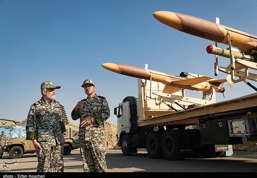Irán ha desarrollado un interceptor no tripulado basado en el dron Karrar con un misil antiaéreo AD-08 para destruir amenazas aéreas. Irán ha desarrollado un interceptor no tripulado basado en el dron Karrar con un misil antiaéreo AD-08 para destruir amenazas aéreas.
