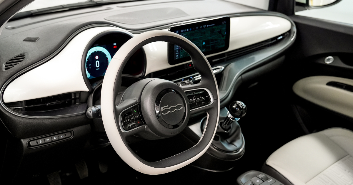 Vista trasera del Fiat 500 Hybrid