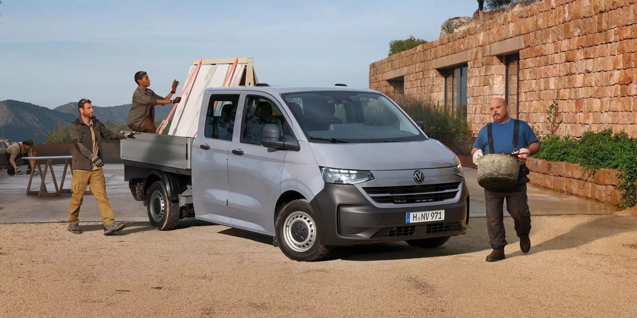 Volkswagen Transporter DoKa on the move Volkswagen Transporter DoKa on the move