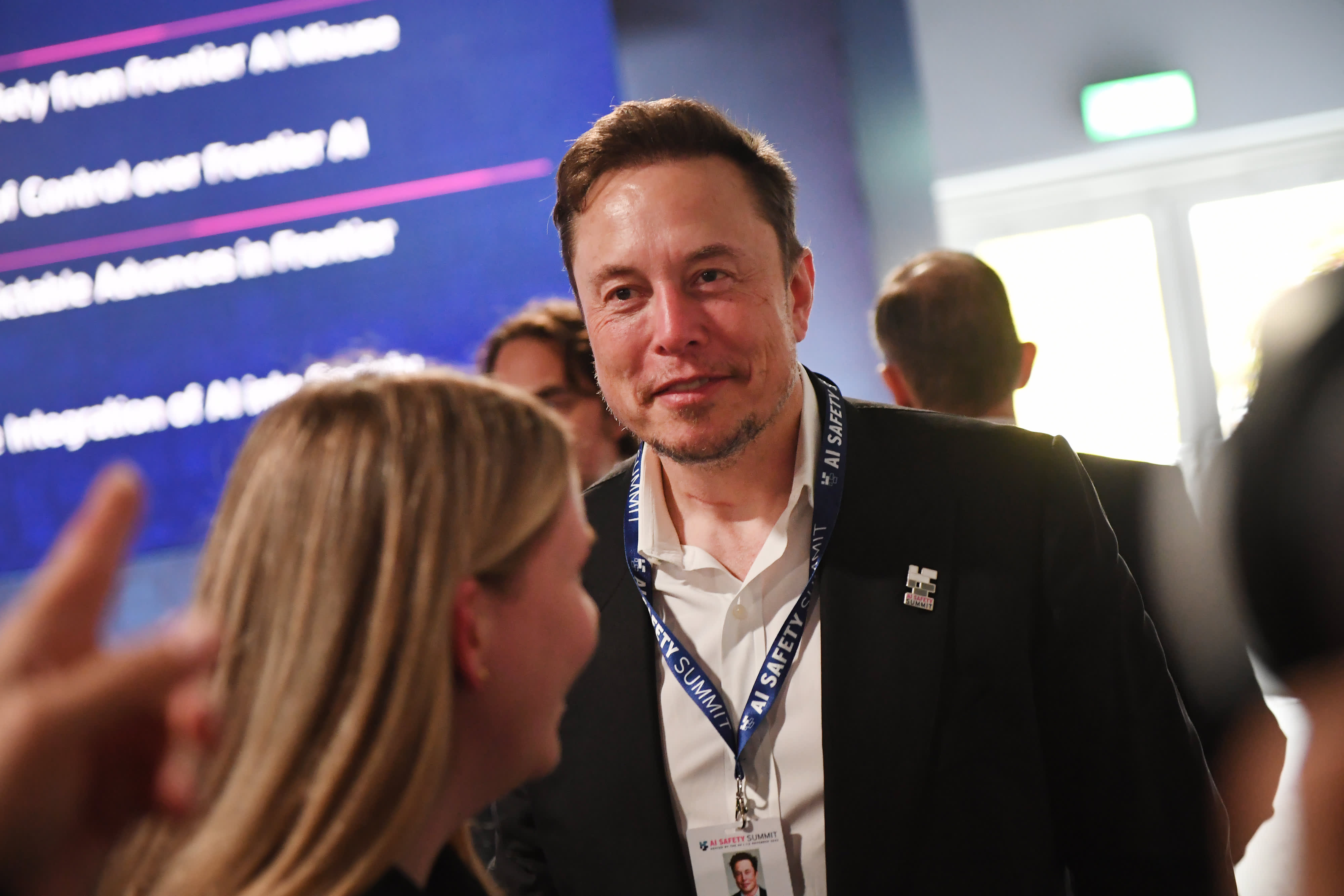 Elon Musk predice que, gracias a la IA, en el futuro no será necesario trabajar Elon Musk predice que, gracias a la IA, en el futuro no será necesario trabajar