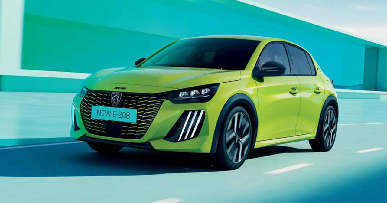 Peugeot E-208 en el telón de fondo de la escena urbana