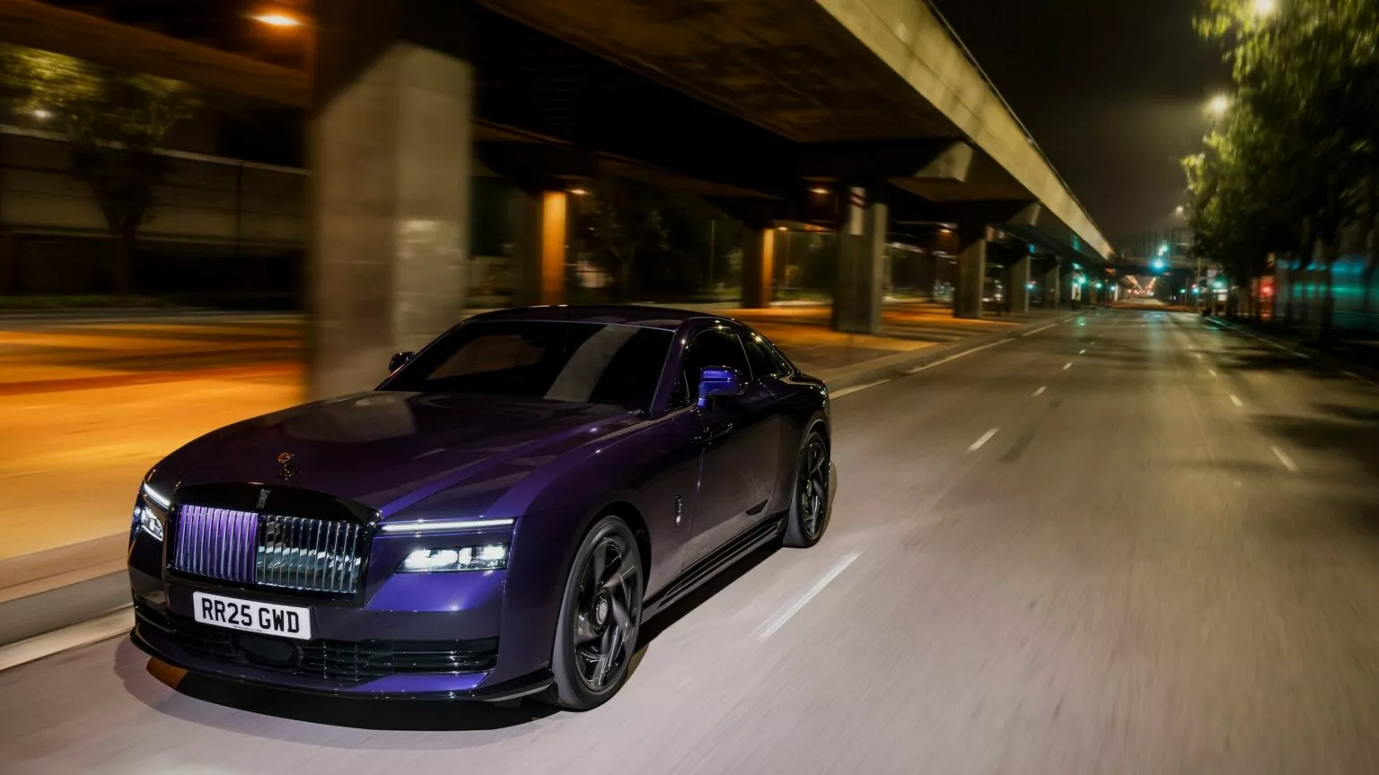 2025 Rolls-Royce Spectre Insignia Negra Vista Trasera 2025 Rolls-Royce Spectre Insignia Negra Vista Trasera
