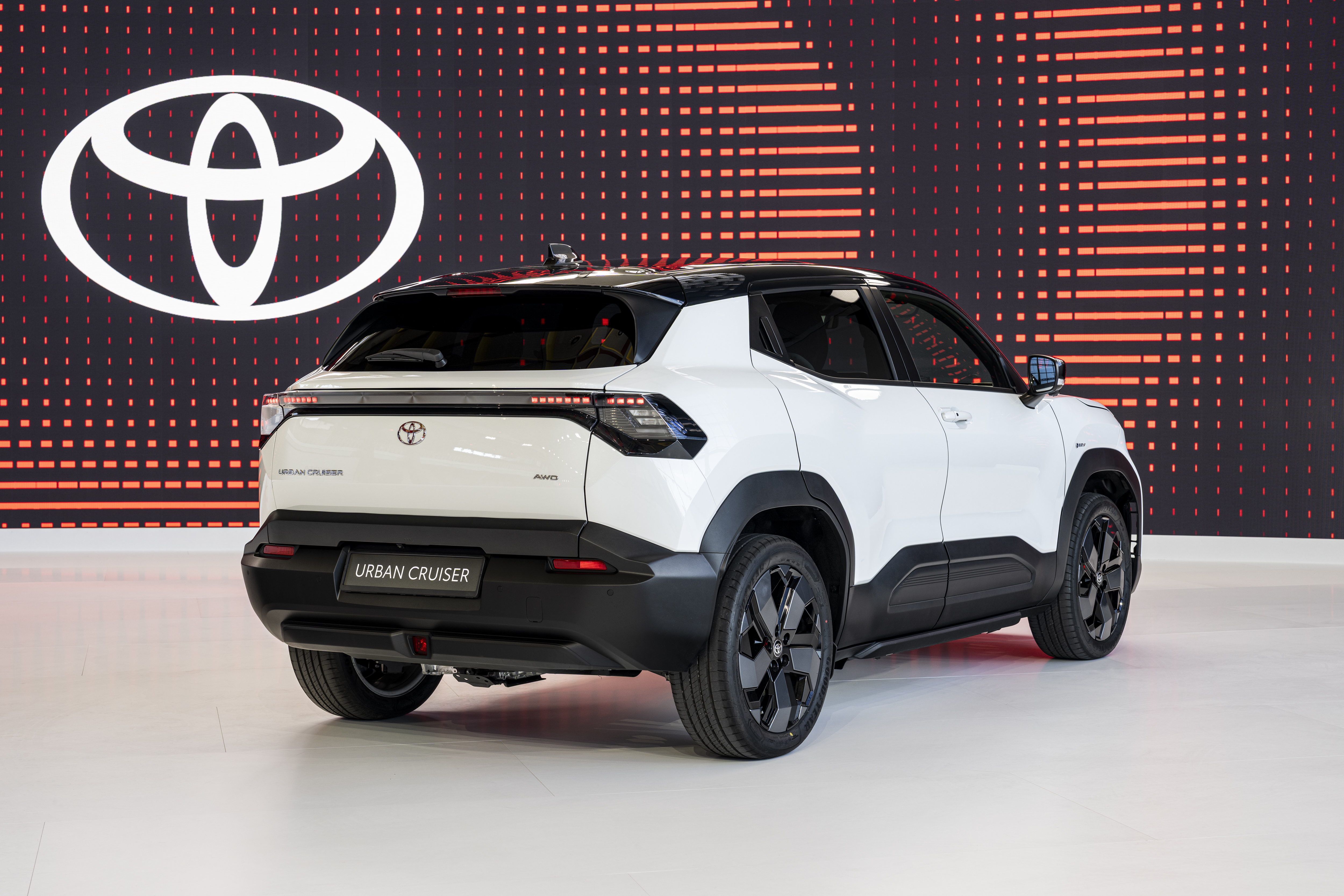 Toyota Urban Cruiser 2025 exterior - vista panorámica Toyota Urban Cruiser 2025 exterior - vista panorámica