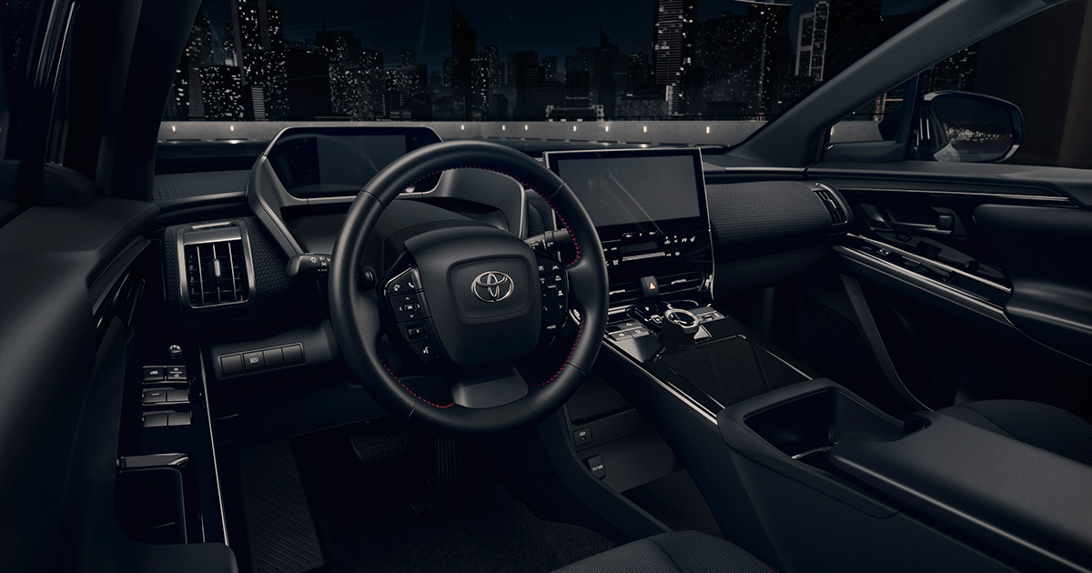 2025 Toyota bZ4X Nightshade Edition - Wind Chill Pearl - Vista trasera 2025 Toyota bZ4X Nightshade Edition - Wind Chill Pearl - Vista trasera