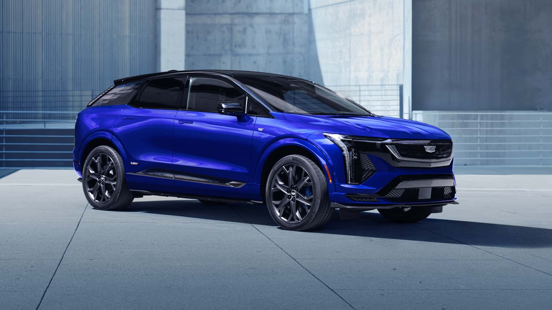2026 Cadillac Optiq V en movimiento.