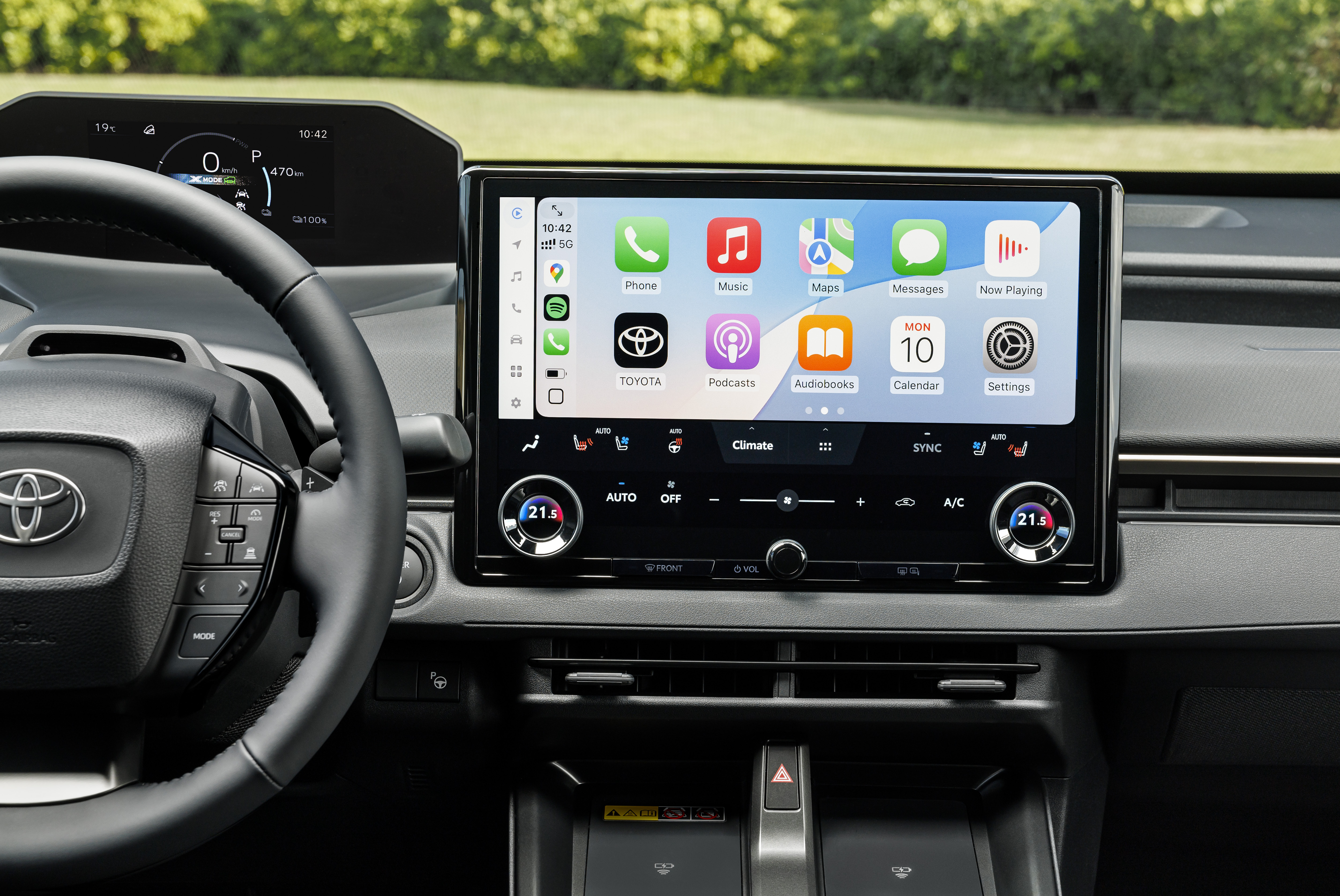 Consola central del Toyota bZ4X 2026 con controles modernos