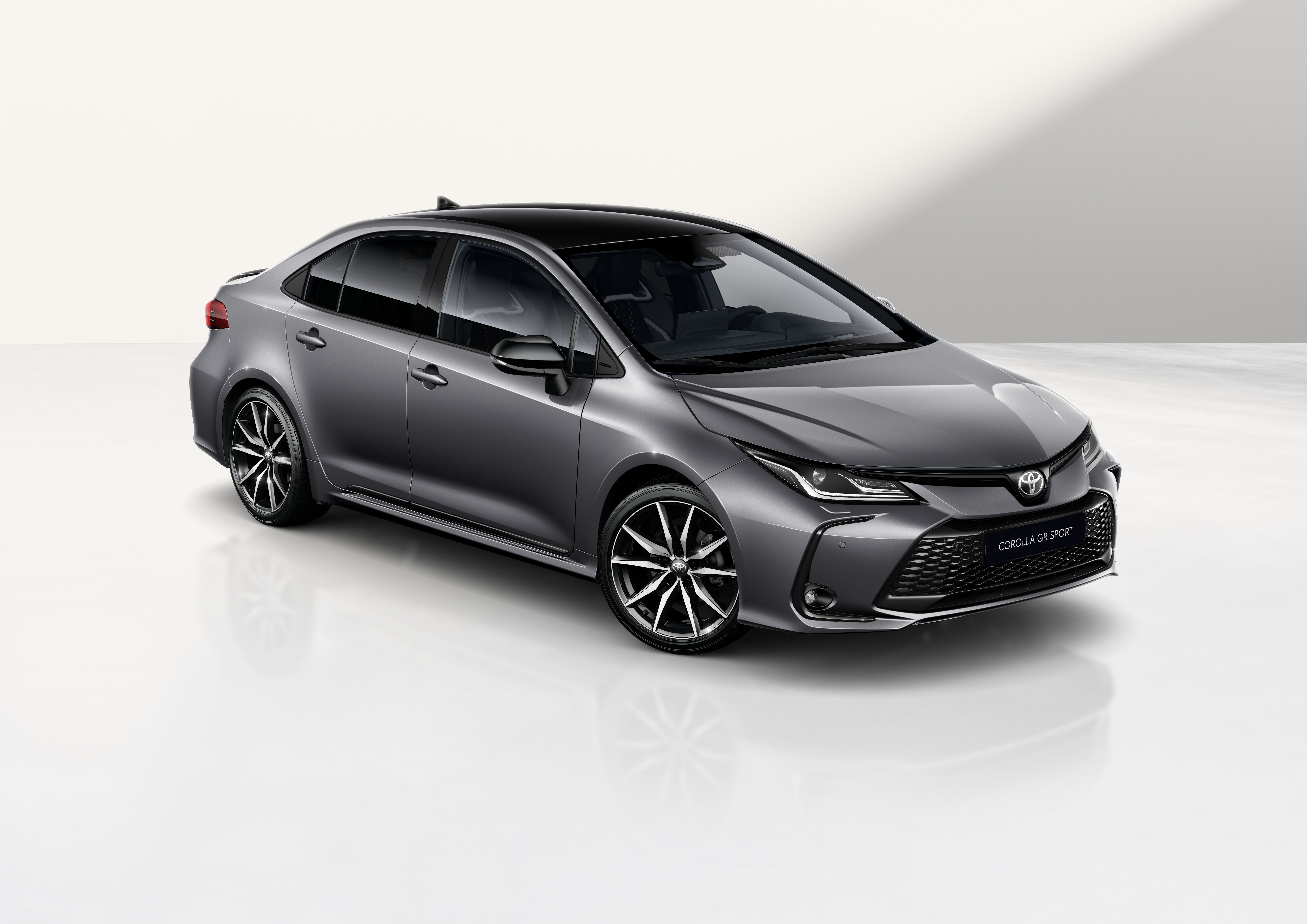Corolla Sedan en el nuevo color Storm Grey