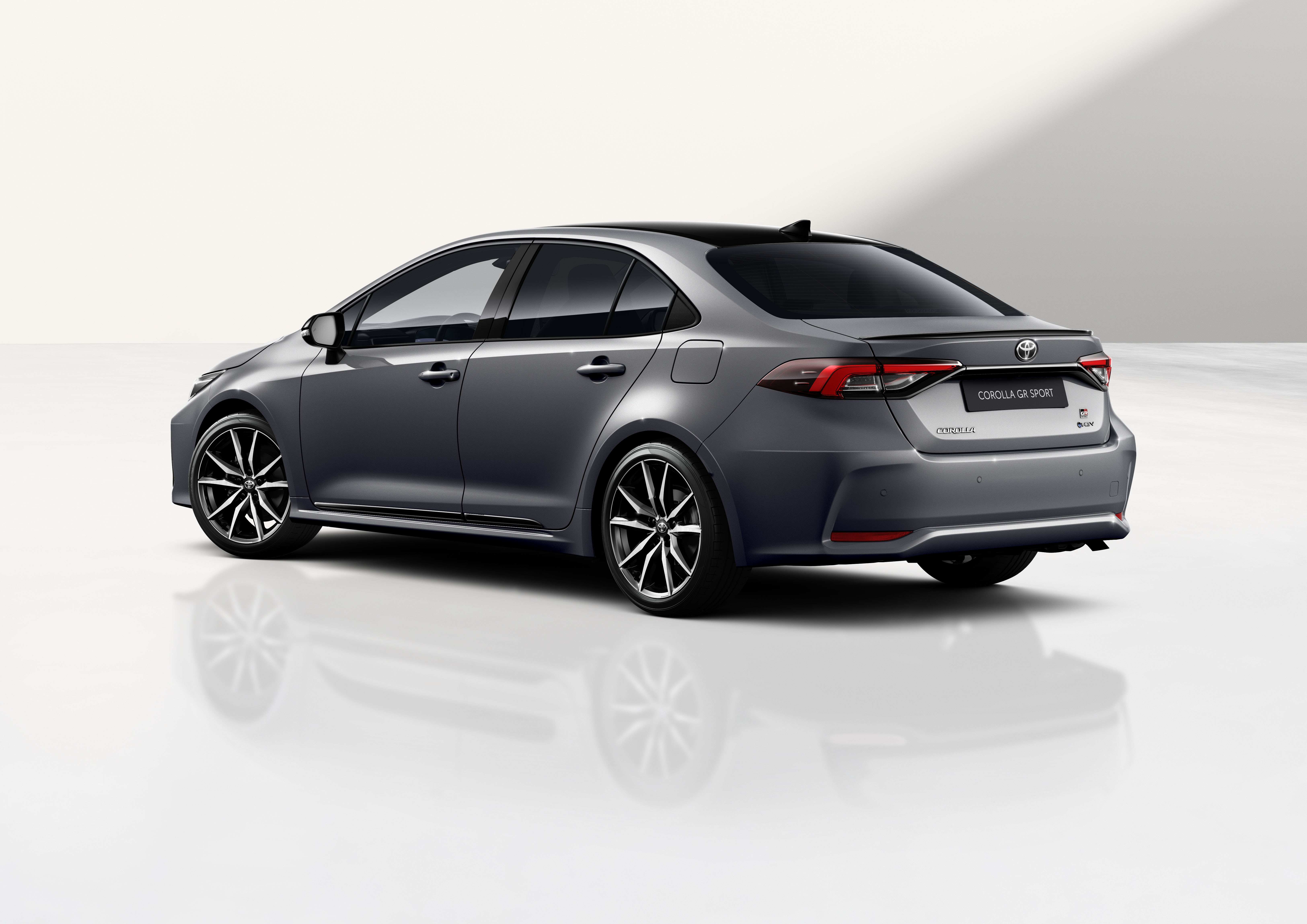 Nuevo diseño Corolla Sedan en Storm Grey