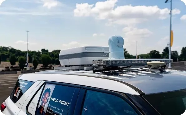 Vehículo de patrullaje autónomo PUG en el momento de patrullaje Vehículo de patrullaje autónomo PUG en el momento de patrullaje