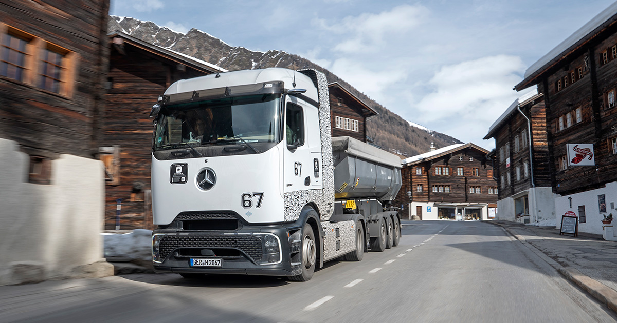 Camión Mercedes-Benz GenH2 en los Alpes