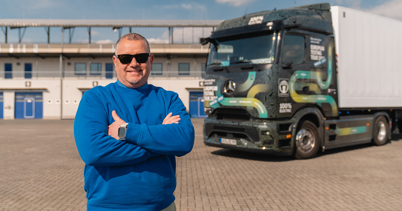 Marco Hellgreve frente al Mercedes eActros 600 Marco Hellgreve frente al Mercedes eActros 600
