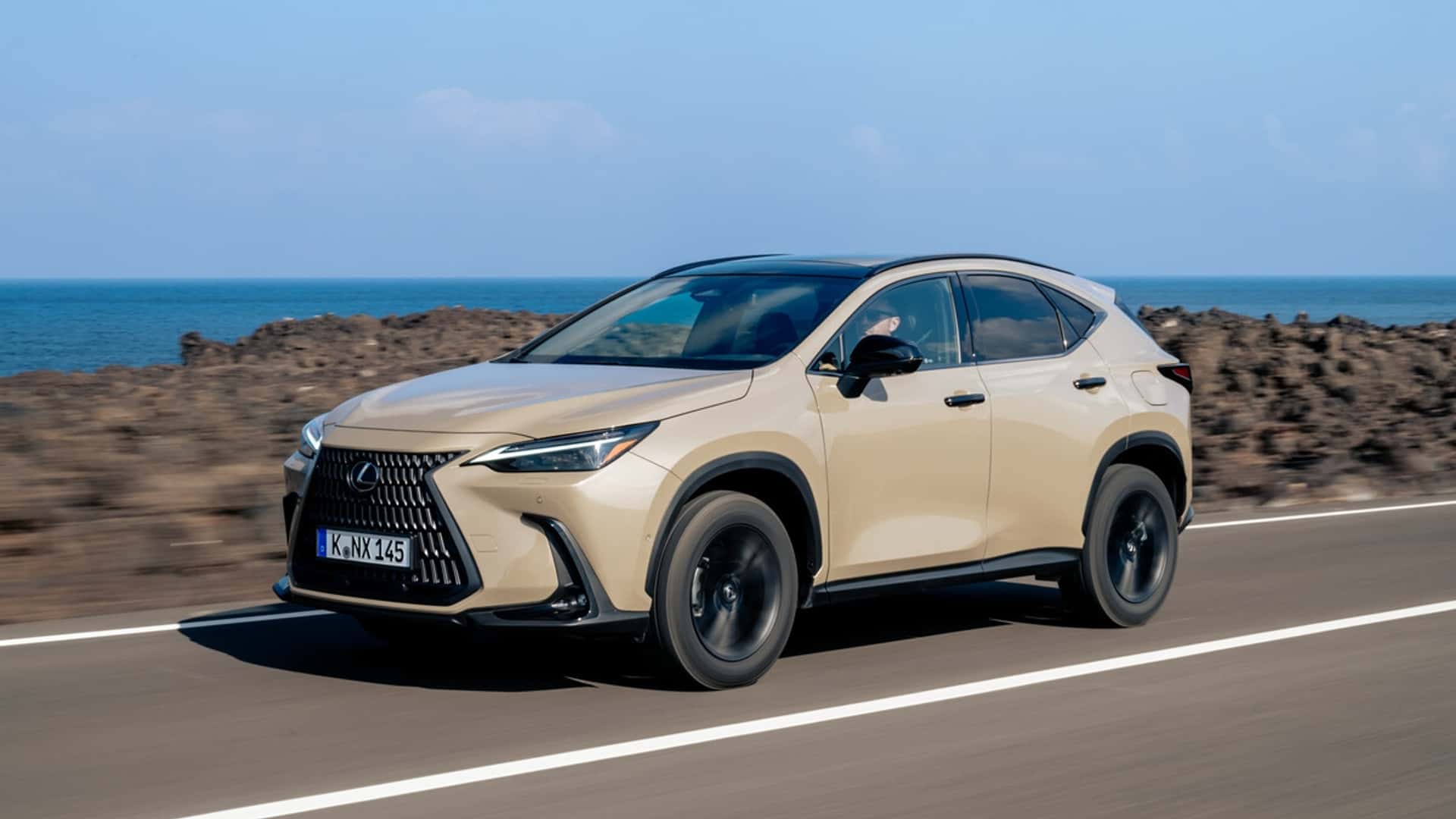 Lexus NX Overtrail frontal