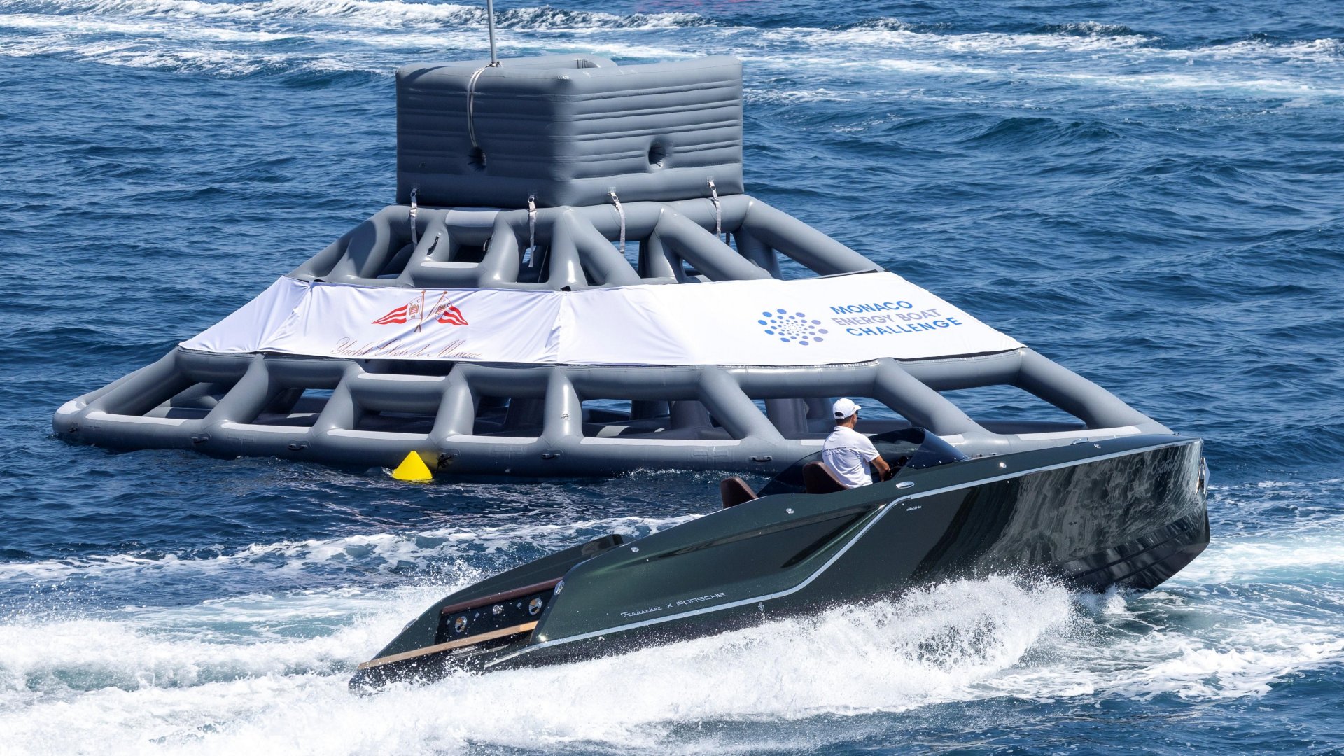 Barco deportivo Frauscher x Porsche 850 Fantom Barco deportivo Frauscher x Porsche 850 Fantom