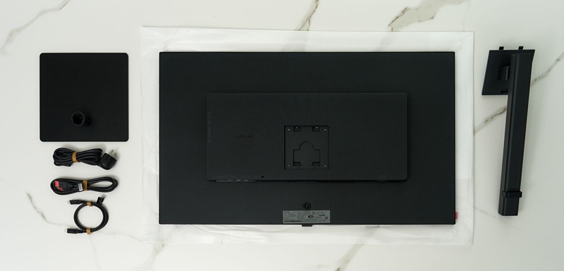 Samsung ViewFinity S8 37 inch interface