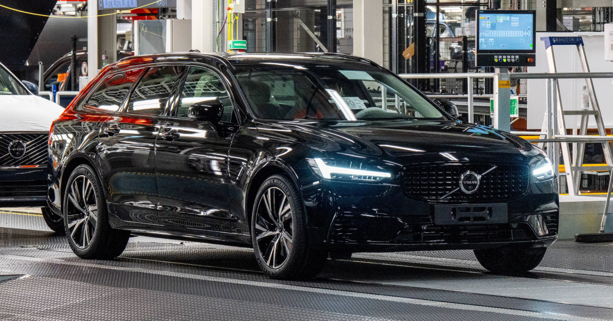 Última salida de la Volvo V90 de la línea de producción Última salida de la Volvo V90 de la línea de producción