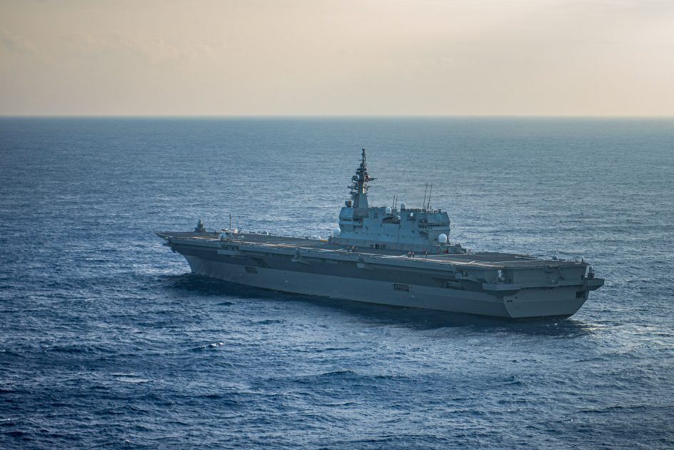 El portahelicópteros japonés JS Izumo realizará ejercicios con cazas de quinta generación F-35B Lightning II frente a las costas de EE.UU. El portahelicópteros japonés JS Izumo realizará ejercicios con cazas de quinta generación F-35B Lightning II frente a las costas de EE.UU.