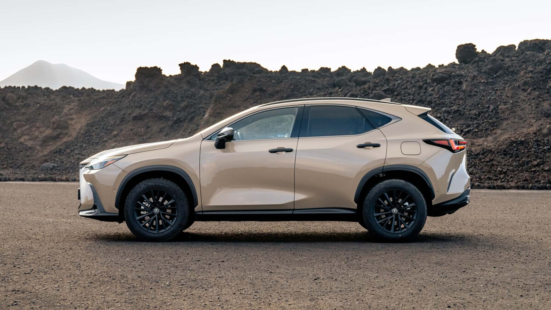 Lexus NX Overtrail en movimiento