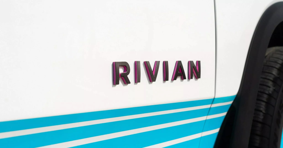 Rivian R1S Quad Miami Edition con toques turquesa y rosa