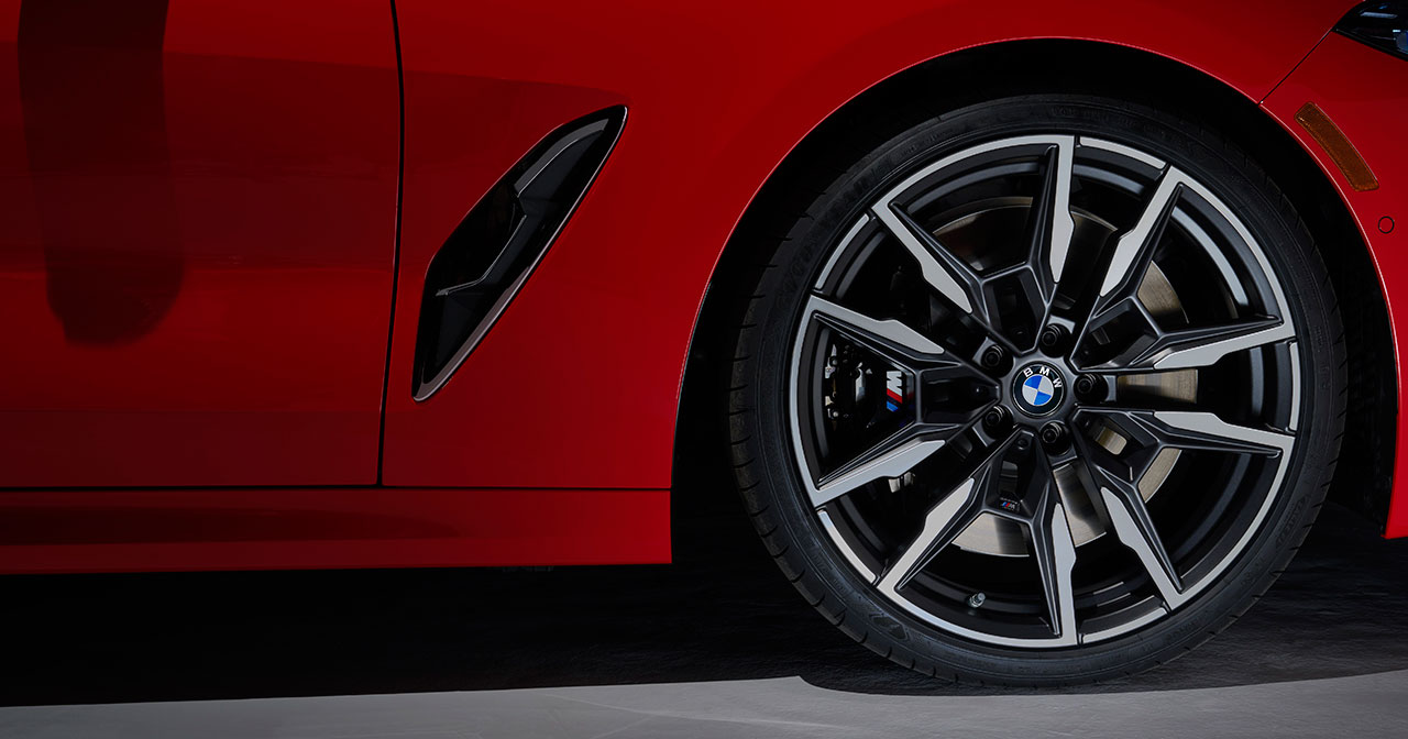 Cuerpo del BMW M850i Edition M Heritage en el espectáculo Cuerpo del BMW M850i Edition M Heritage en el espectáculo