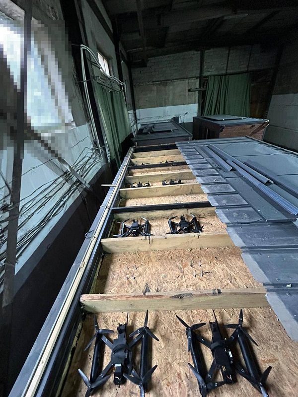 Una foto de los drones preparados para la operación Web Una foto de los drones preparados para la operación Web