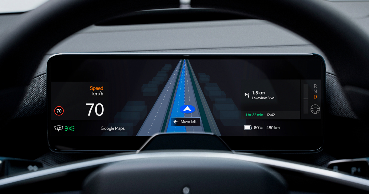 Tablero de Polestar 4 mostrando la guía de carril en tiempo real de Google Maps
