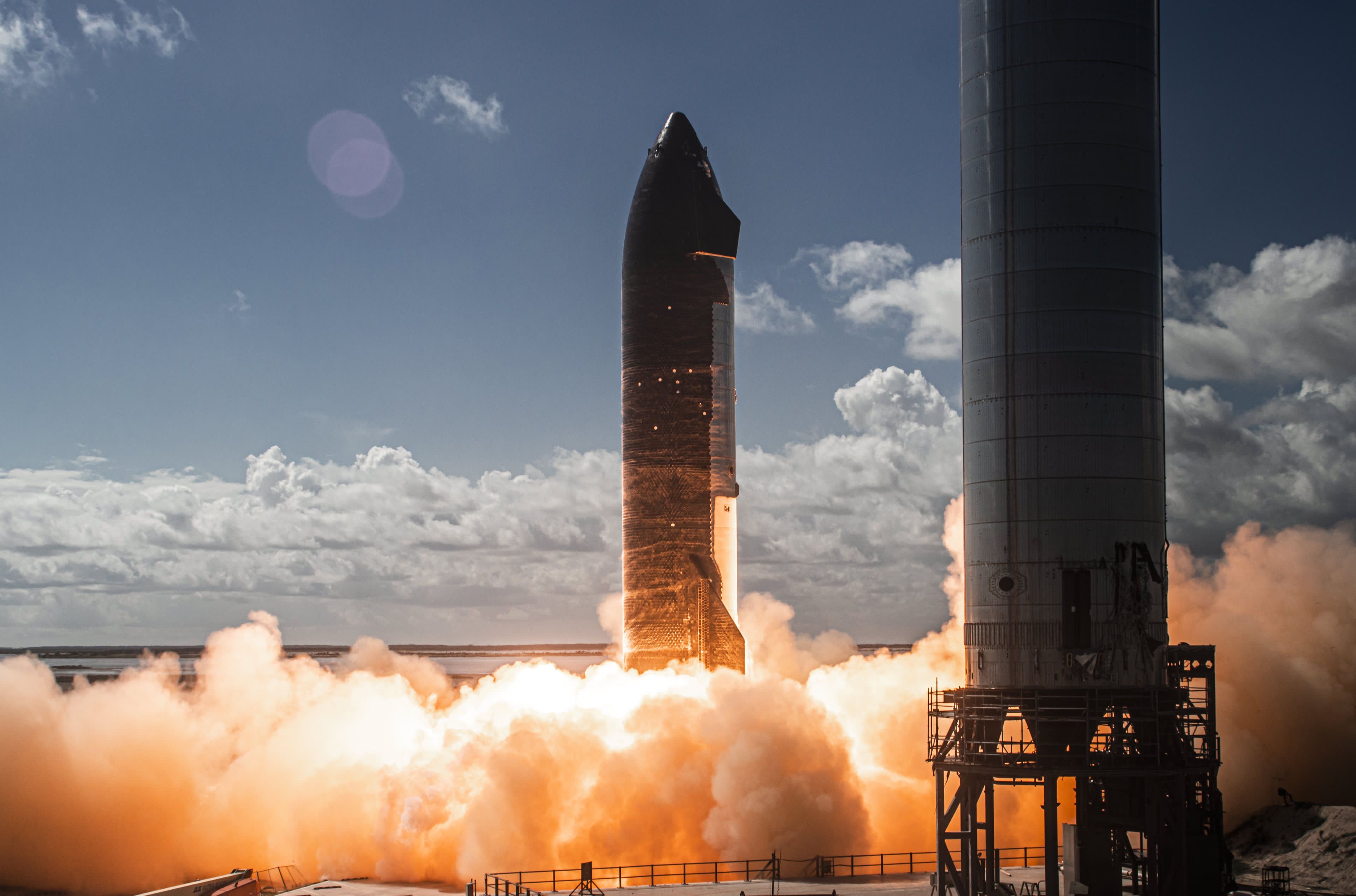 SpaceX completa las pruebas de disparo estático del cohete acelerador Super Heavy con un número récord de motores Raptor SpaceX completa las pruebas de disparo estático del cohete acelerador Super Heavy con un número récord de motores Raptor