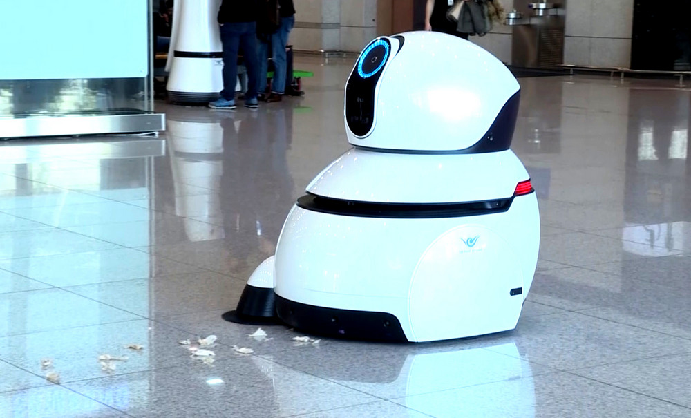 Robot de limpieza del aeropuerto 01.jpg