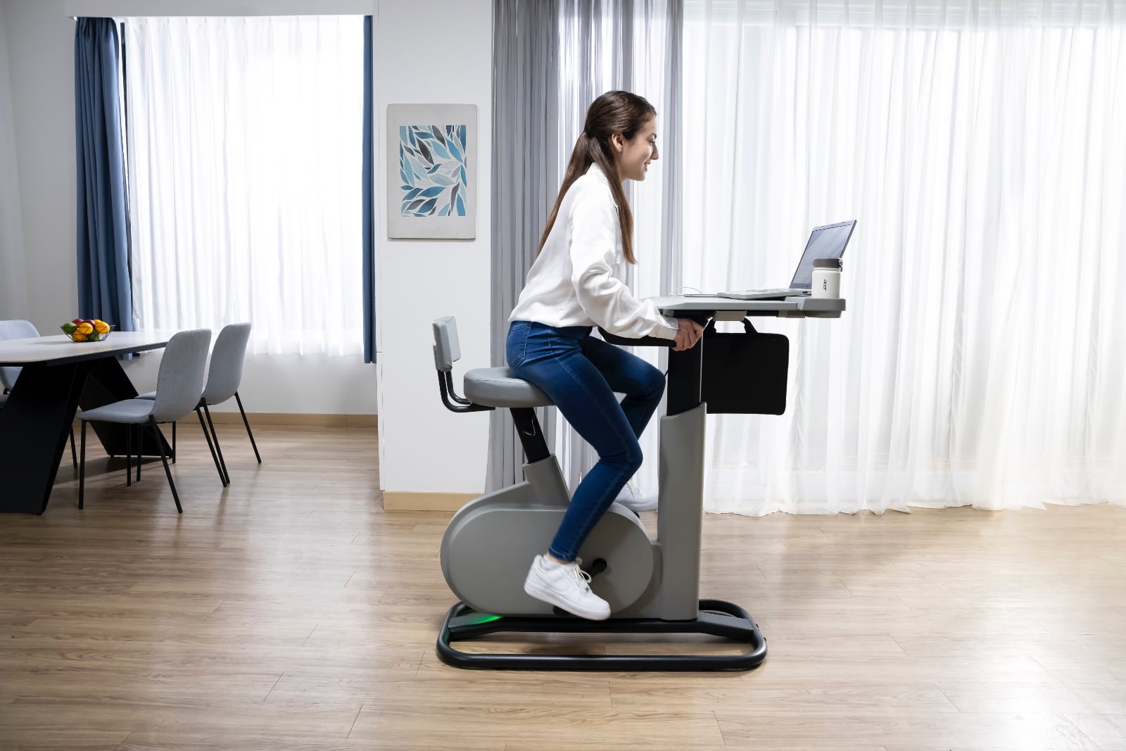 Acer presenta eKinekt BD 3 Bike Desk. Convierte la energía del pedaleo del ciclista en energía para cargar el portátil.-3 Acer presenta eKinekt BD 3 Bike Desk. Convierte la energía del pedaleo del ciclista en energía para cargar el portátil.-3
