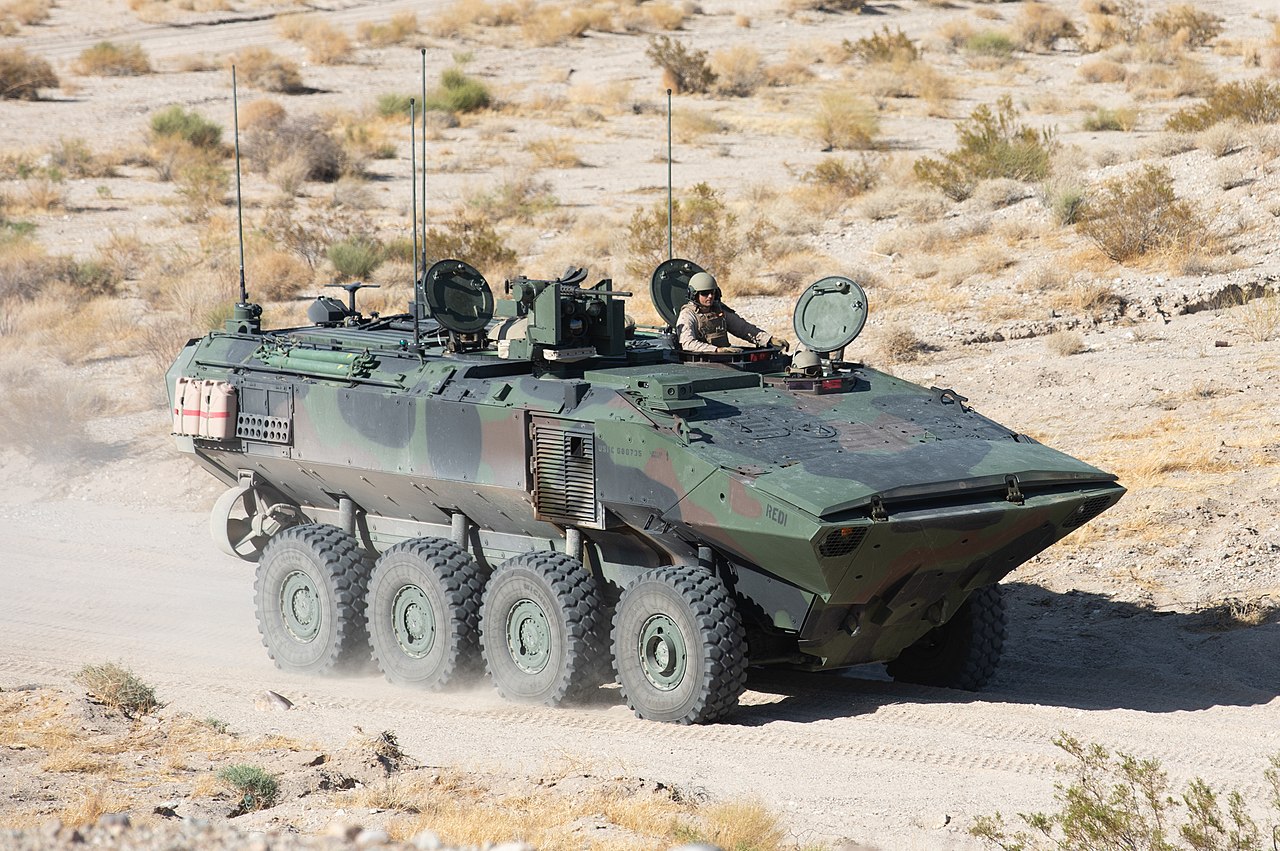 Vehículo anfibio de combate en servicio en el 3er Batallón de Asalto Anfibio de los Estados Unidos. Vehículo anfibio de combate en servicio en el 3er Batallón de Asalto Anfibio de los Estados Unidos.