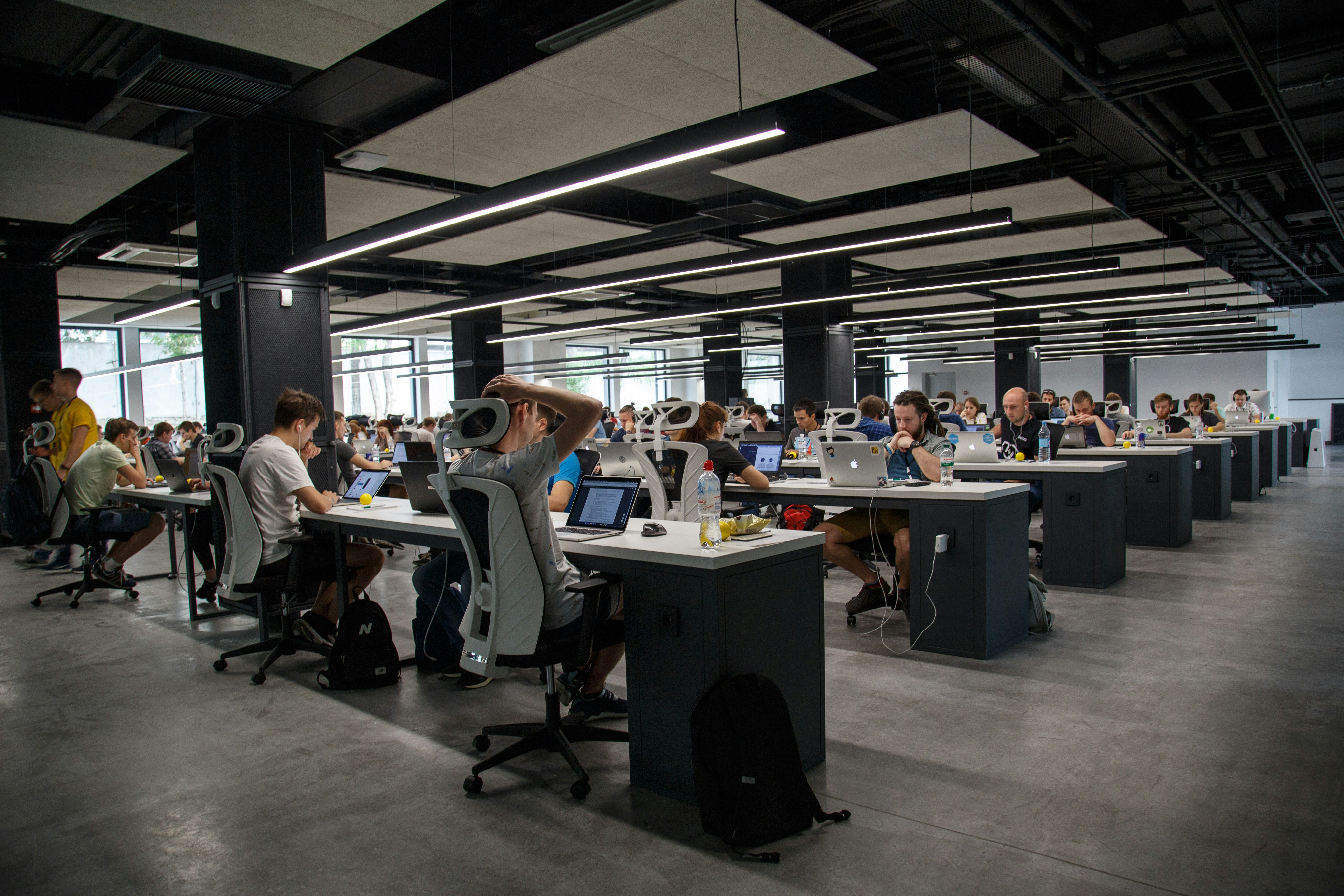 La IA permitirá a casi un tercio de los trabajadores pasar a una semana laboral de 4 días en 2033: estudio La IA permitirá a casi un tercio de los trabajadores pasar a una semana laboral de 4 días en 2033: estudio