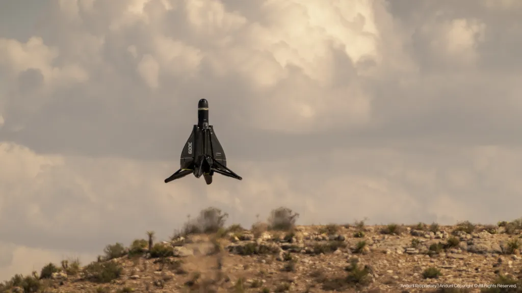 Anduril Roadrunner es el primer interceptor no tripulado reutilizable del mundo que puede aterrizar como el cohete Falcon 9 de SpaceX