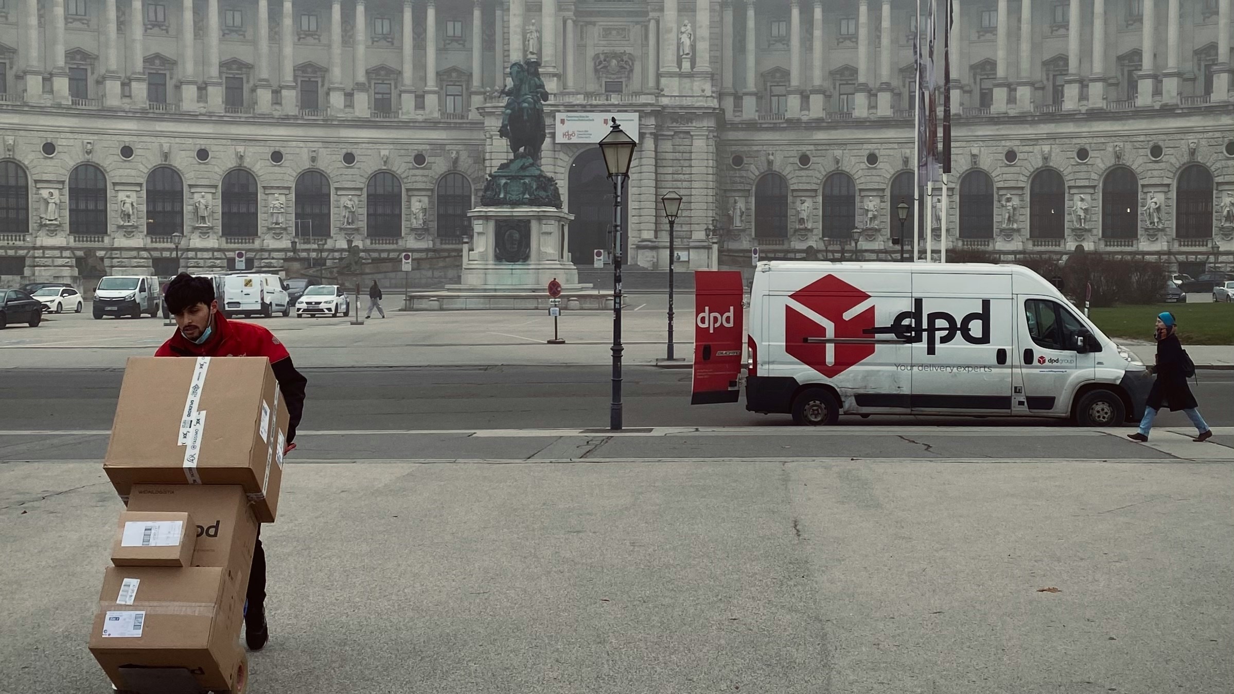 El chatbot de DPD dice palabrotas y critica a la empresa tras el "ataque" de un cliente descontento