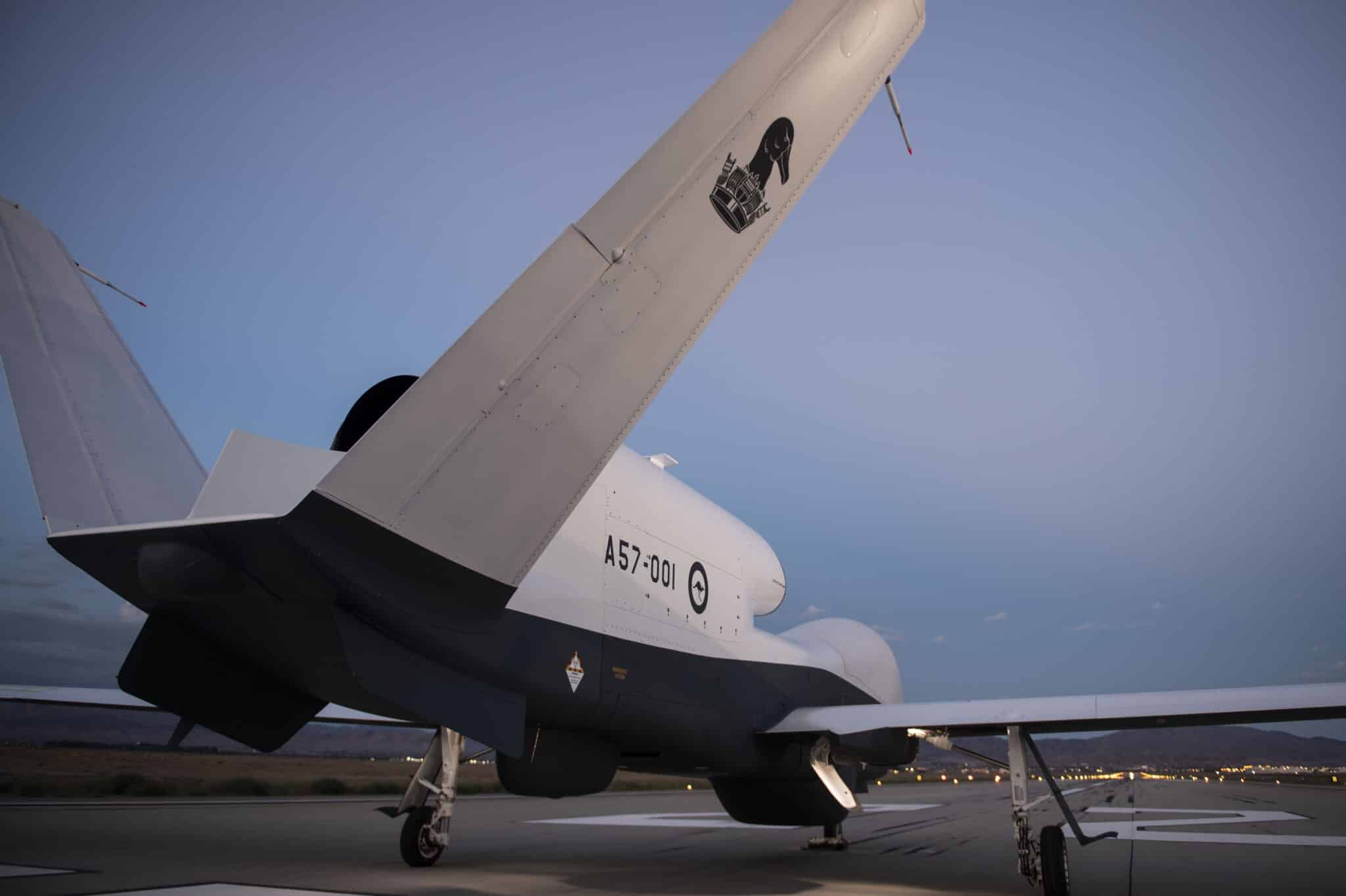El primer avión no tripulado estratégico MQ-4C Triton de Australia realizó su vuelo de debut en las instalaciones de Northrop Grumman El primer avión no tripulado estratégico MQ-4C Triton de Australia realizó su vuelo de debut en las instalaciones de Northrop Grumman