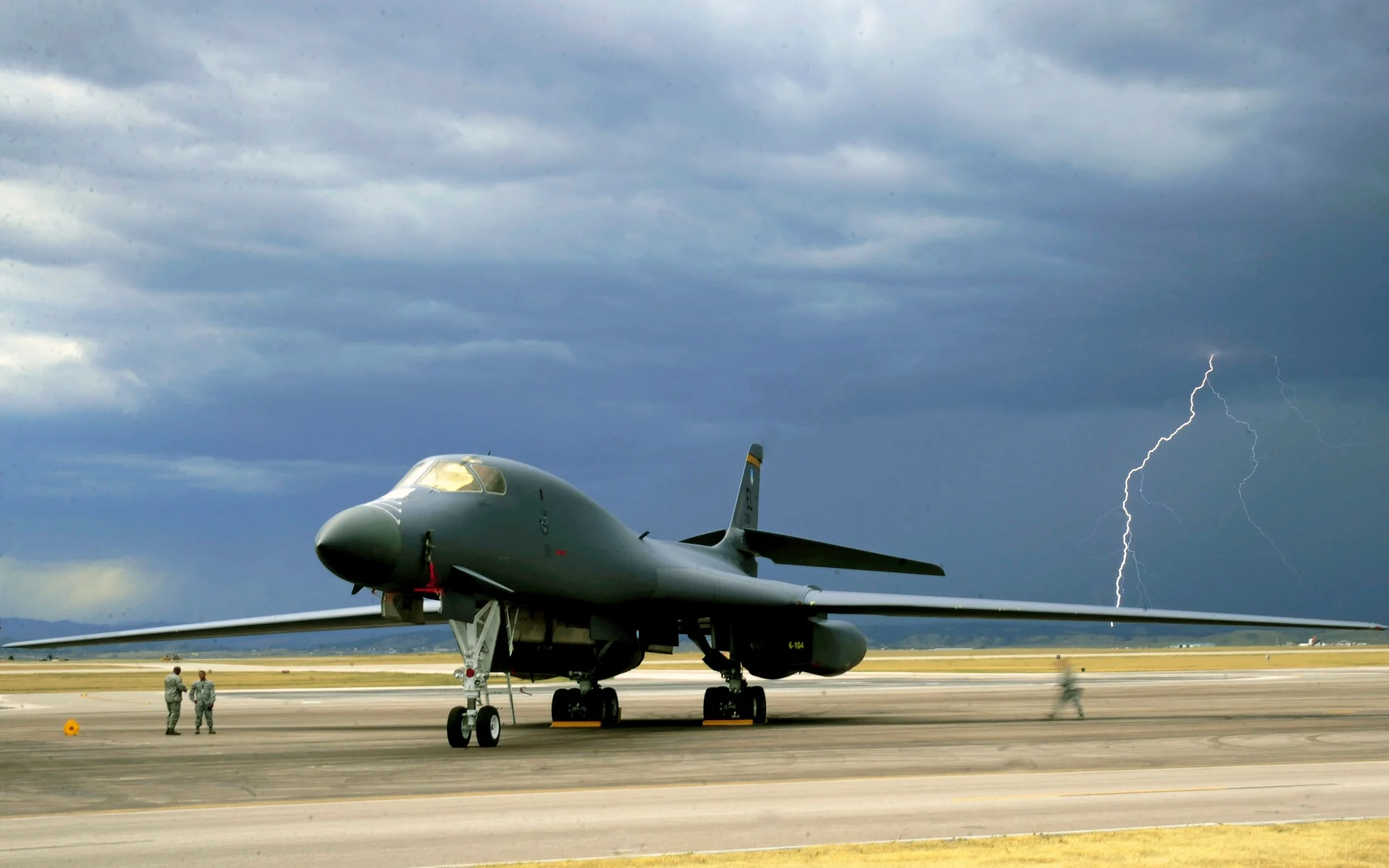 La Fuerza Aérea de EE.UU. ha enviado bombarderos estratégicos supersónicos a Asia para realizar maniobras militares con Japón y la República de Corea. La Fuerza Aérea de EE.UU. ha enviado bombarderos estratégicos supersónicos a Asia para realizar maniobras militares con Japón y la República de Corea.