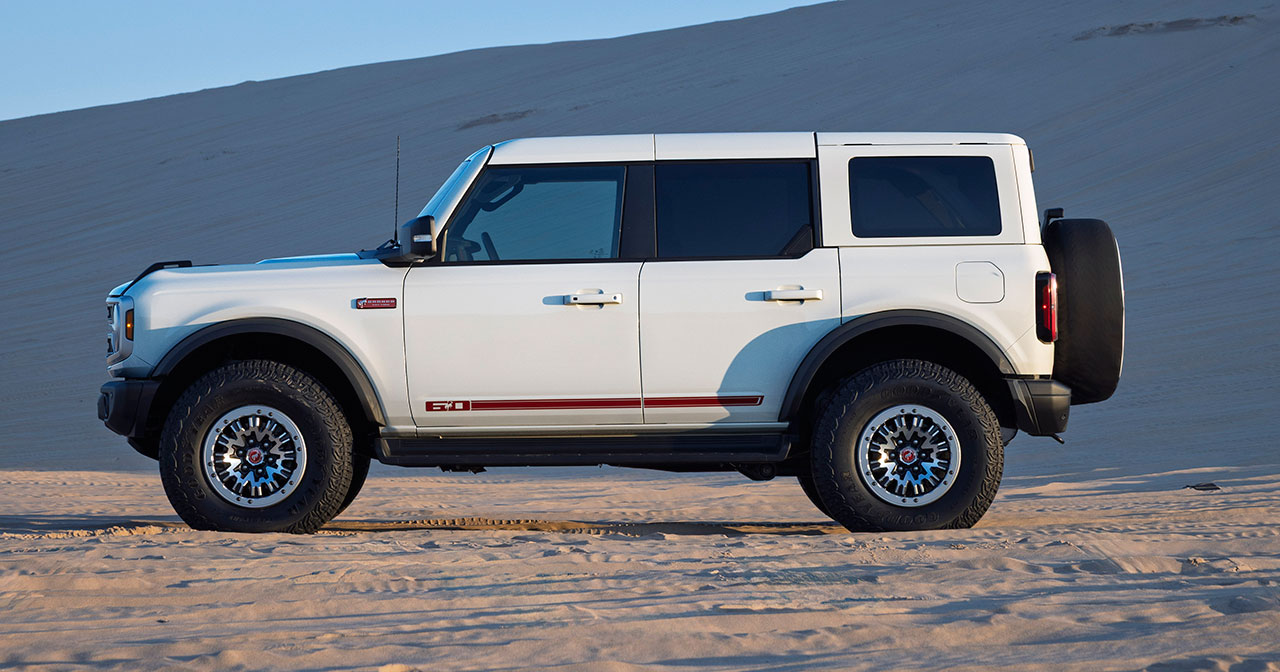 Ford Bronco 60th Anniversary Edition - Driving Off-Road