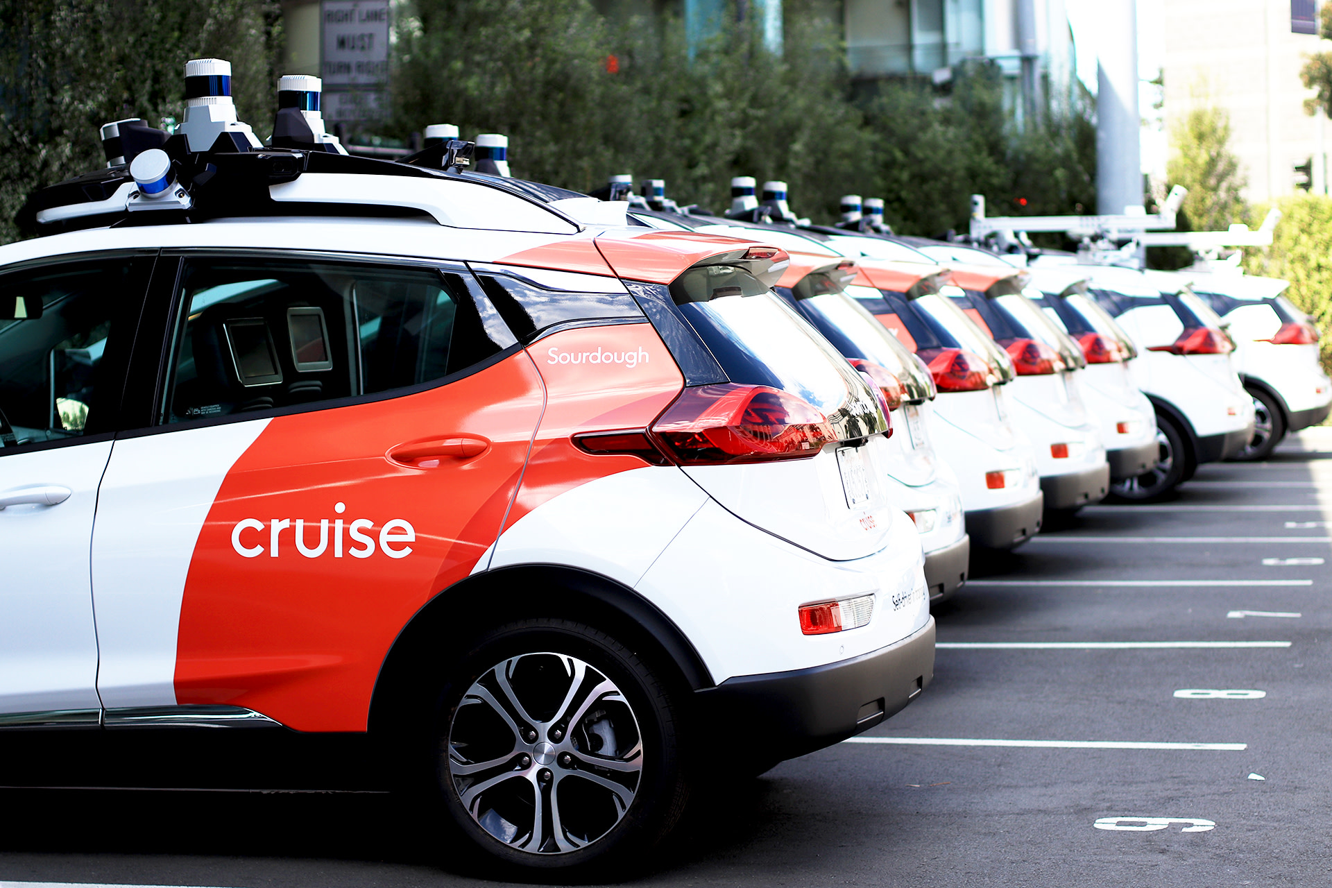 Cruise recortará 900 trabajadores y revisará sus planes de robotaxis Cruise recortará 900 trabajadores y revisará sus planes de robotaxis