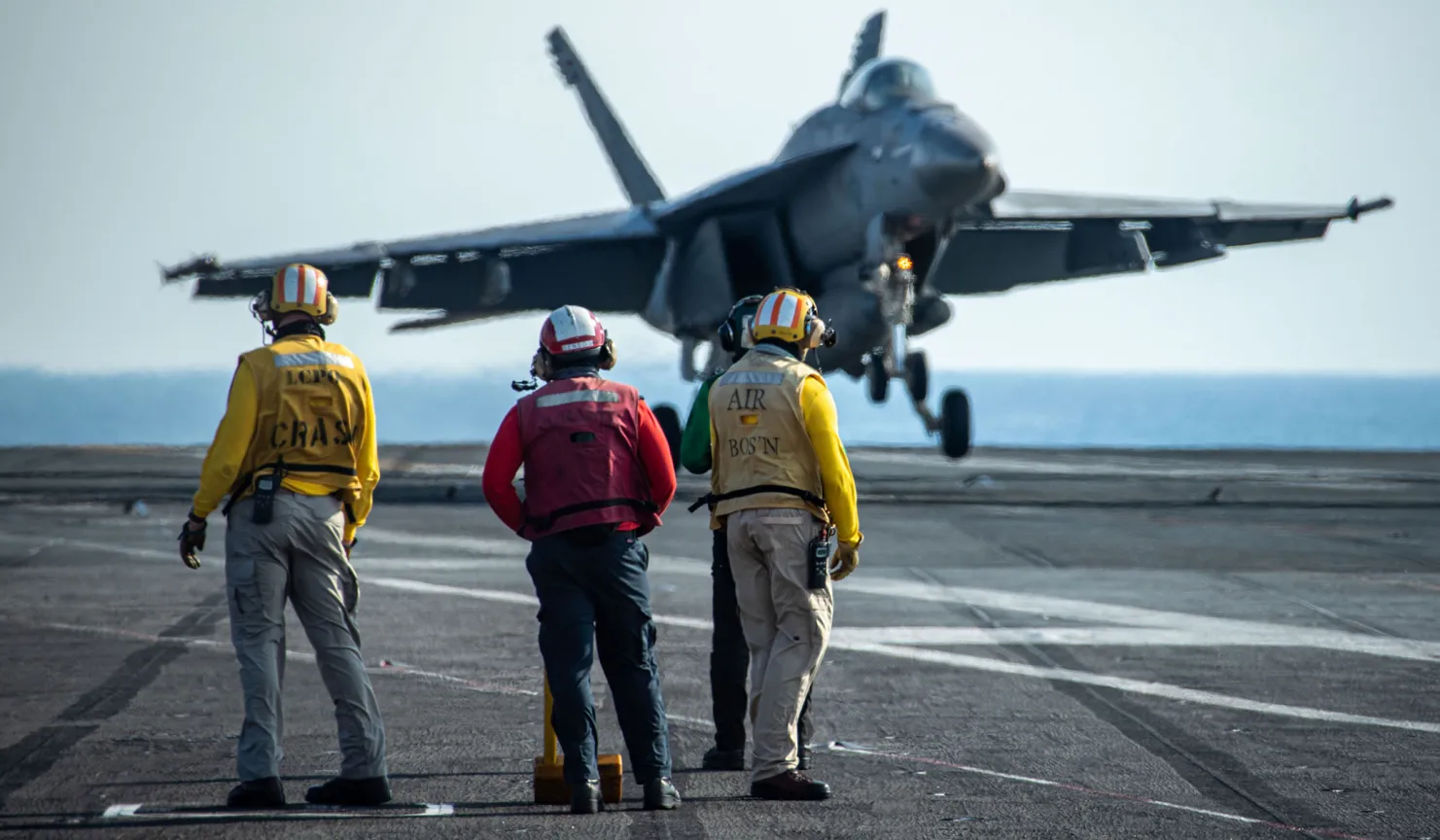 El USS Gerald R. Ford, el mayor portaaviones del mundo con un coste de más de 13.000 millones de dólares, con cazas F/A-18 Super Hornet patrullando en el mar Adriático.-2 El USS Gerald R. Ford, el mayor portaaviones del mundo con un coste de más de 13.000 millones de dólares, con cazas F/A-18 Super Hornet patrullando en el mar Adriático.-2