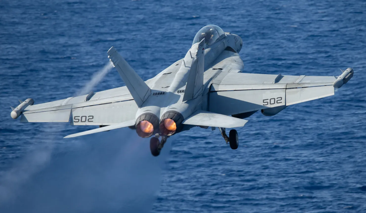 El USS Gerald R. Ford, el mayor portaaviones del mundo con un coste de más de 13.000 millones de dólares, con cazas F/A-18 Super Hornet patrullando en el mar Adriático.-4 El USS Gerald R. Ford, el mayor portaaviones del mundo con un coste de más de 13.000 millones de dólares, con cazas F/A-18 Super Hornet patrullando en el mar Adriático.-4