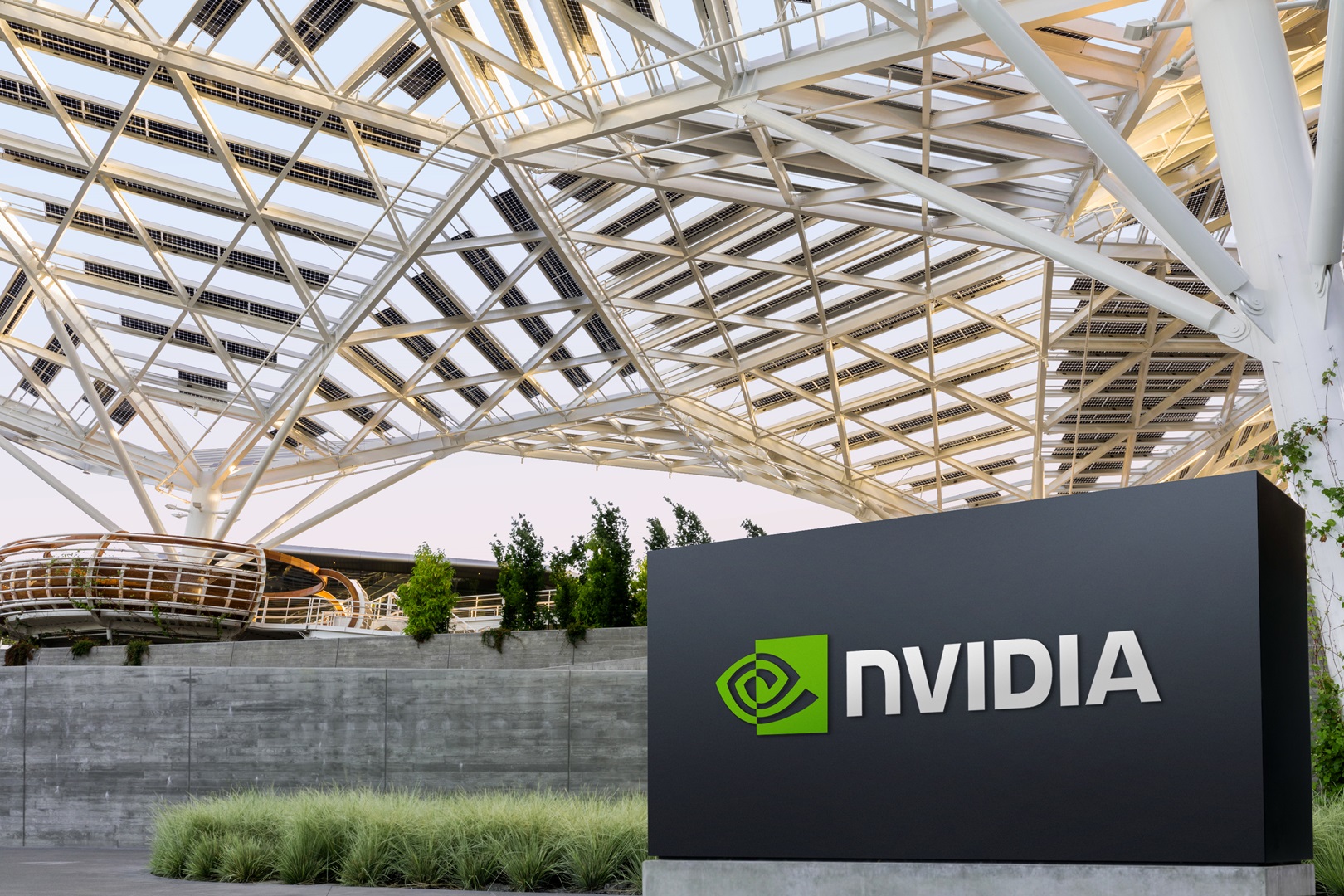 NVIDIA triplica sus ingresos y multiplica por 13 su beneficio neto gracias a la demanda de chips de IA NVIDIA triplica sus ingresos y multiplica por 13 su beneficio neto gracias a la demanda de chips de IA