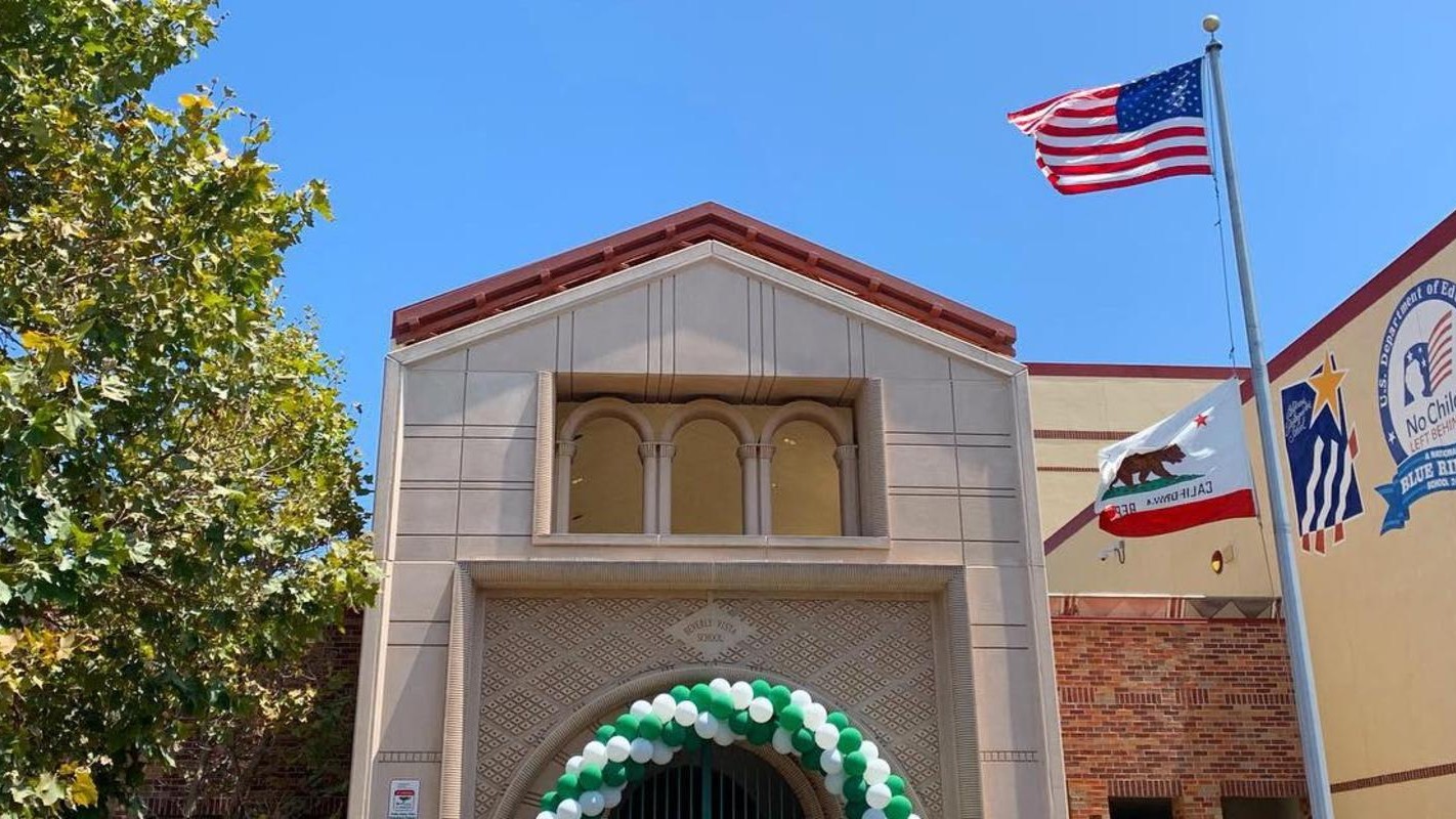 La policía de Beverly Hills investiga la distribución de fotos íntimas falsas de escolares generadas por IA