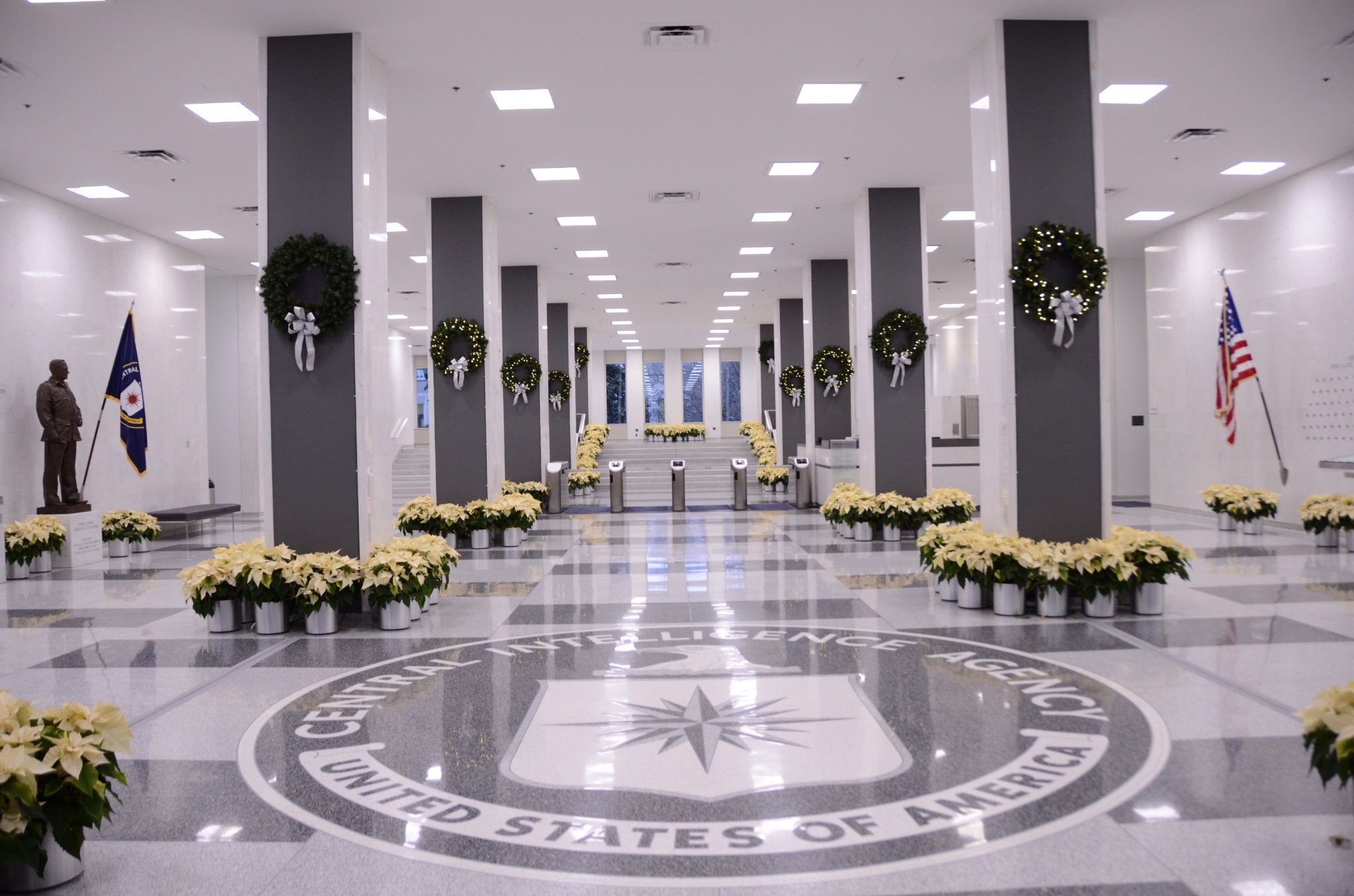 La CIA está desarrollando su propio chatbot para buscar y resumir información de fuentes abiertas La CIA está desarrollando su propio chatbot para buscar y resumir información de fuentes abiertas