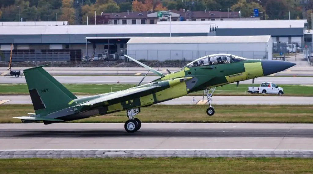 El primer caza F-15EX Eagle II modernizado en su configuración final ha realizado su primer vuelo. El primer caza F-15EX Eagle II modernizado en su configuración final ha realizado su primer vuelo.