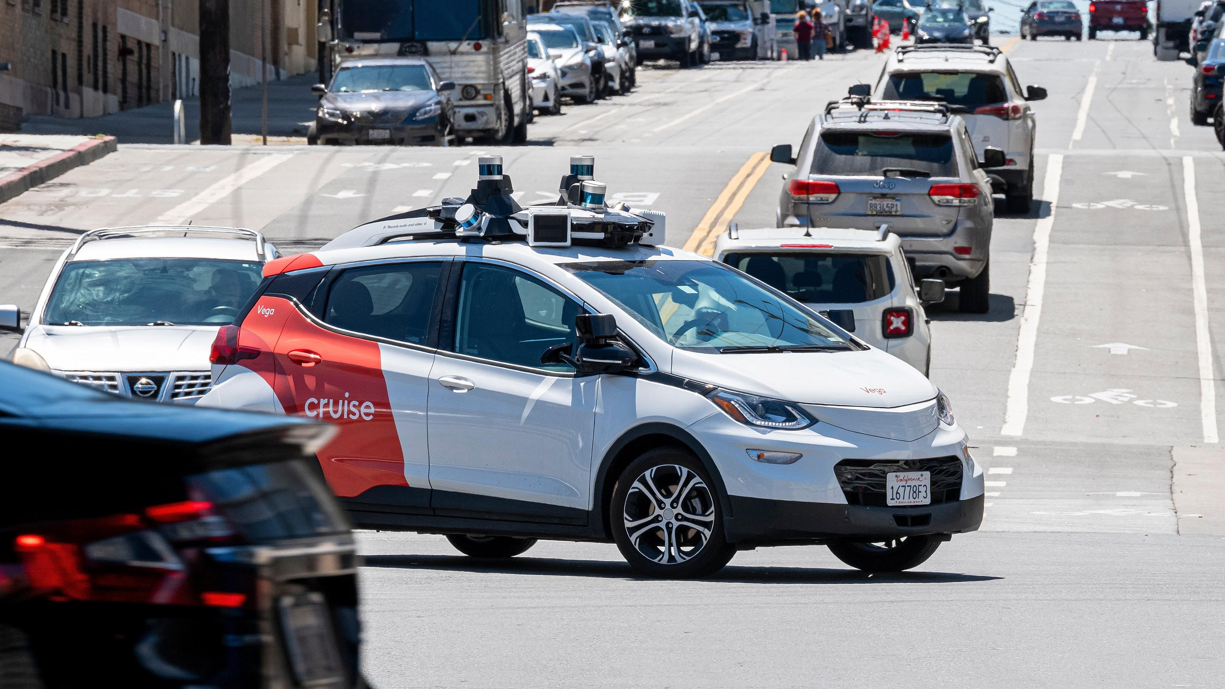 Los robotaxis de crucero requieren la intervención humana cada cuatro o cinco millas, según ha confirmado la empresa Los robotaxis de crucero requieren la intervención humana cada cuatro o cinco millas, según ha confirmado la empresa