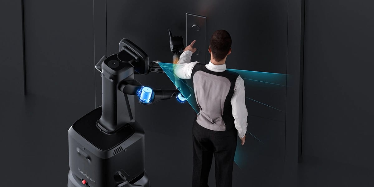 FlashBot Arm analiza el entorno