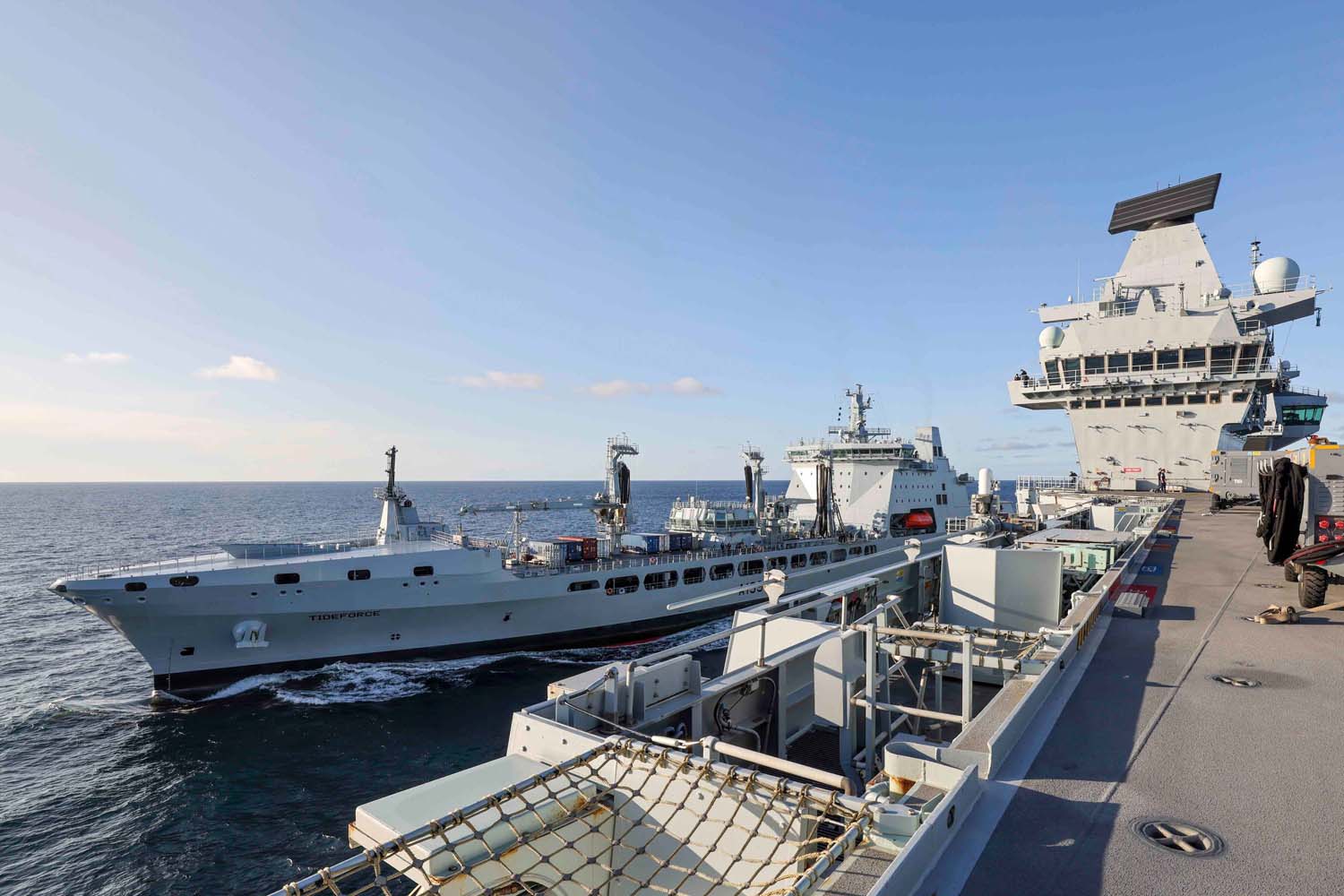 El portaaviones insignia HMS Queen Elizabeth, que transporta cazas de quinta generación F-35 Lightning II, llevó a cabo con éxito una serie de misiones de ataque simuladas frente a las costas de Noruega.-3