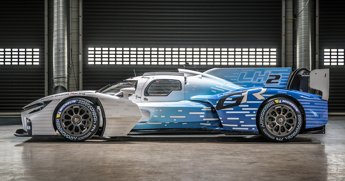 GR LH2 Racing from the side GR LH2 Racing from the side