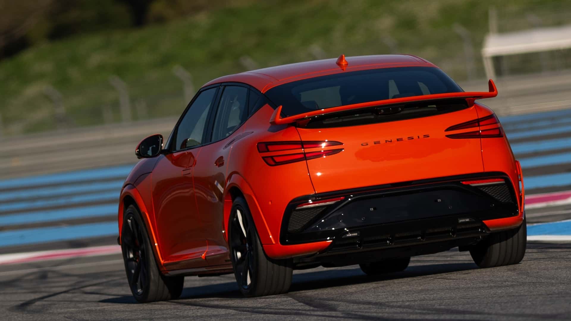 Genesis GV60 Magma en la pista de Paul Ricard