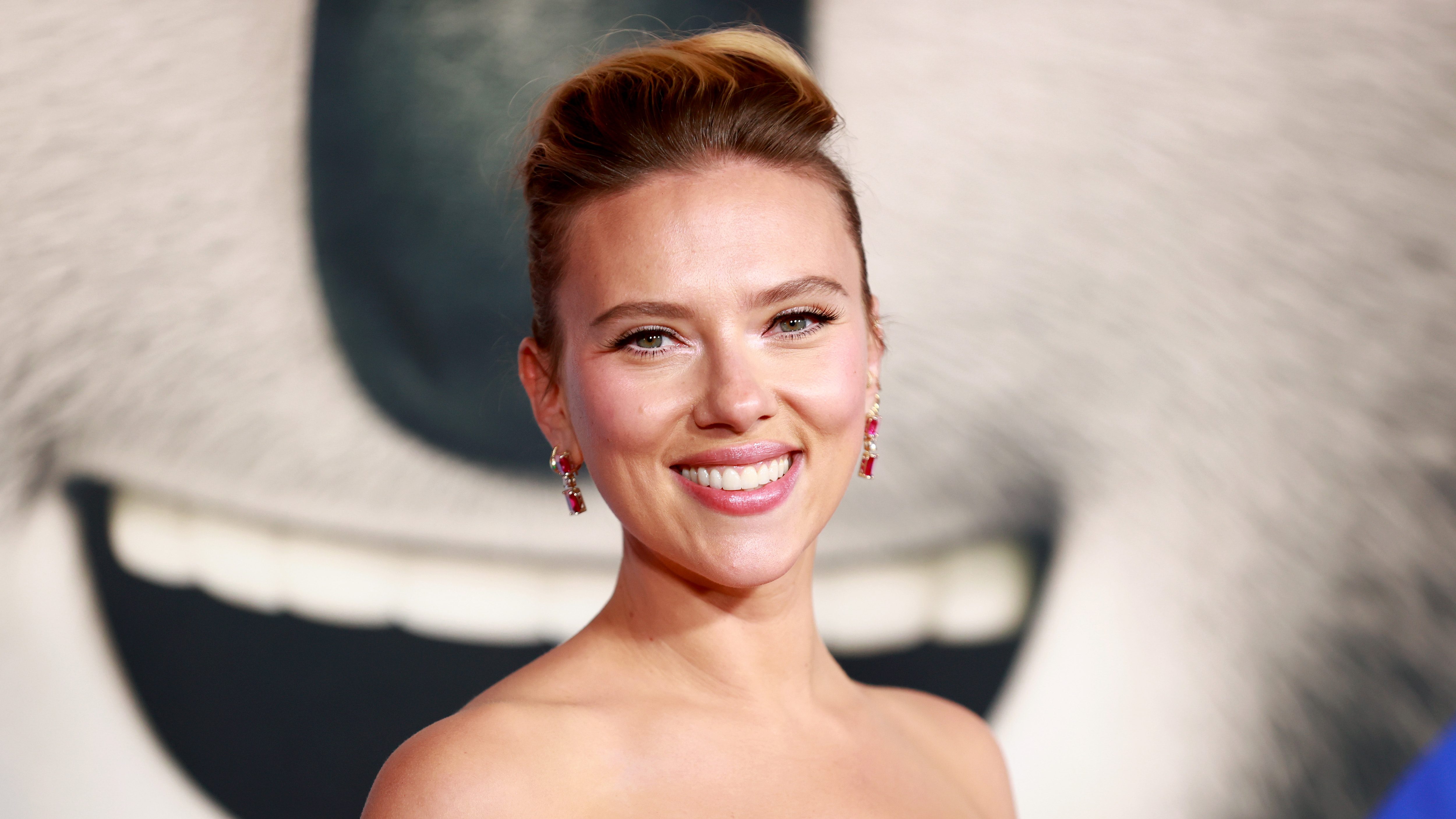 Scarlett Johansson demanda a los creadores de una aplicación de inteligencia artificial por clonar su voz en anuncios Scarlett Johansson demanda a los creadores de una aplicación de inteligencia artificial por clonar su voz en anuncios