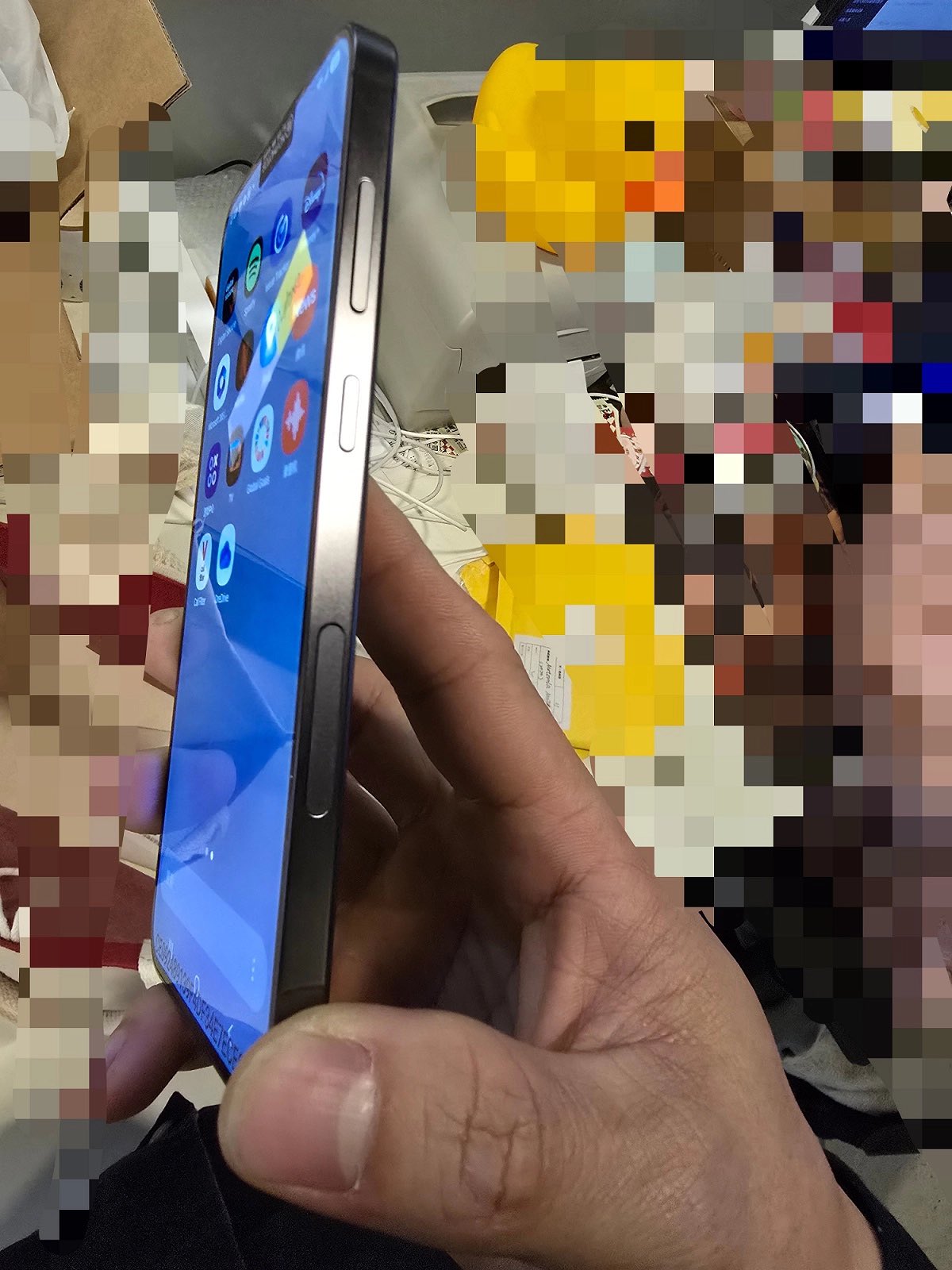 Imagen insider del Galaxy S25+ con un nuevo y misterioso detalle en el panel frontal Imagen insider del Galaxy S25+ con un nuevo y misterioso detalle en el panel frontal