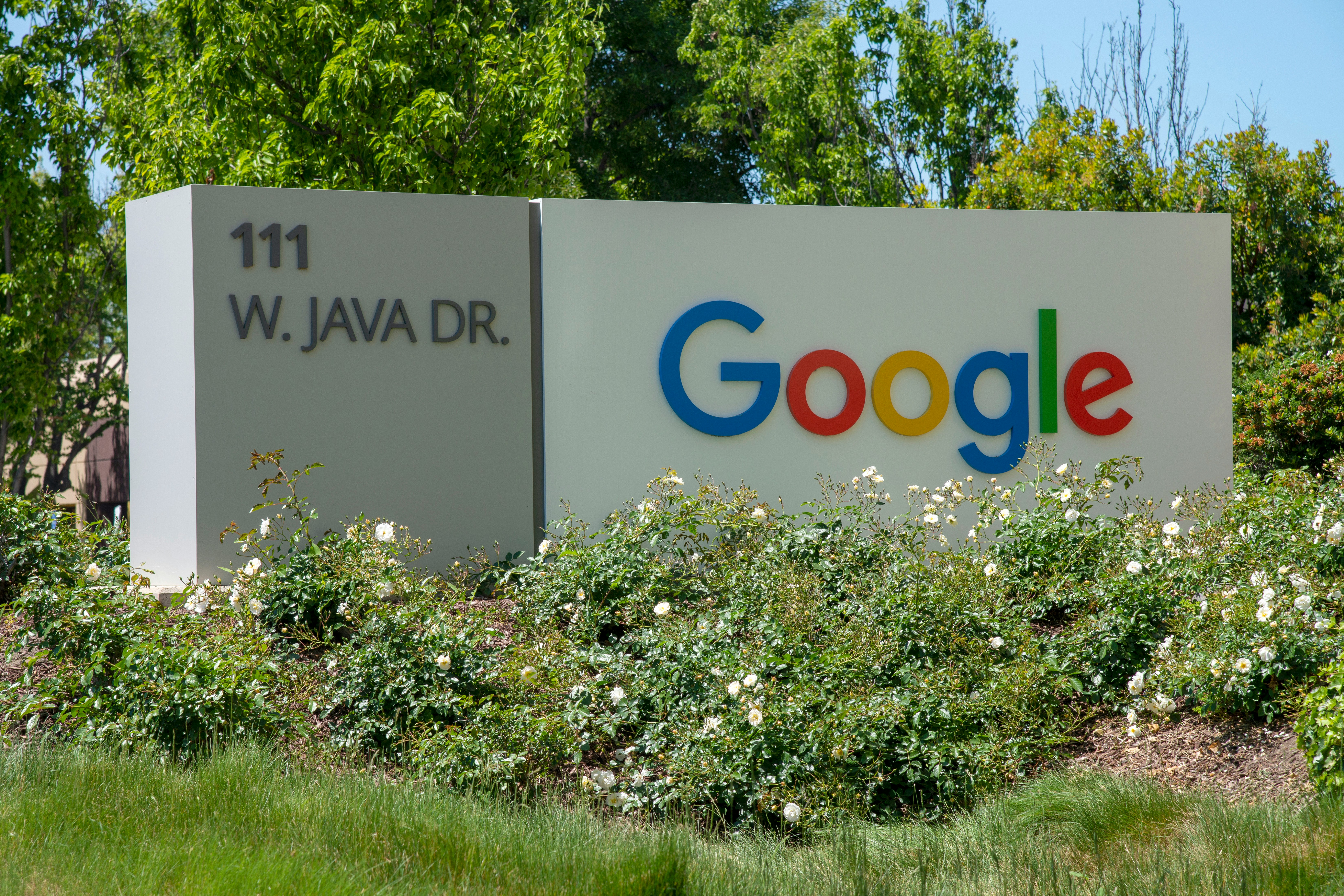 Google ha cancelado un contrato con un contratista que ayudó a entrenar al chatbot Bard Google ha cancelado un contrato con un contratista que ayudó a entrenar al chatbot Bard